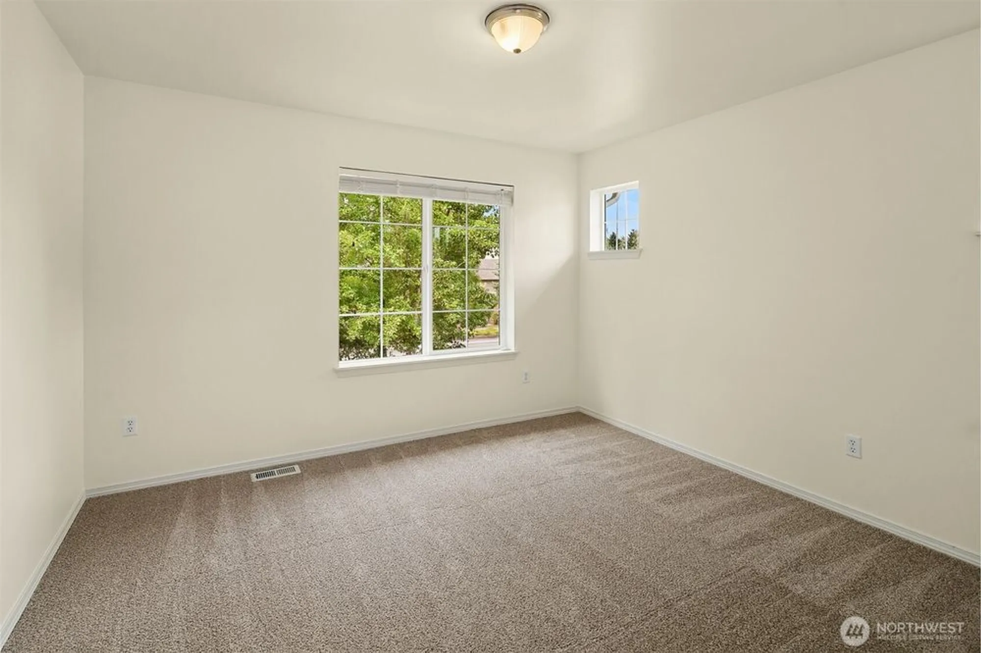 Property Slideshow image 11 of 15 | 23905 ne 113th ln # 4, Redmond, WA, 98053