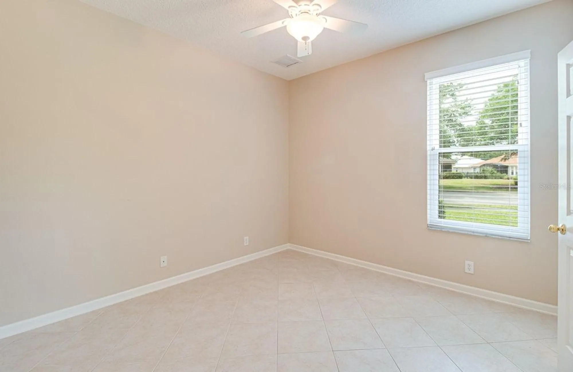 Property Slideshow image 22 of 46 | 1018 heron point cir, Deland, FL, 32724