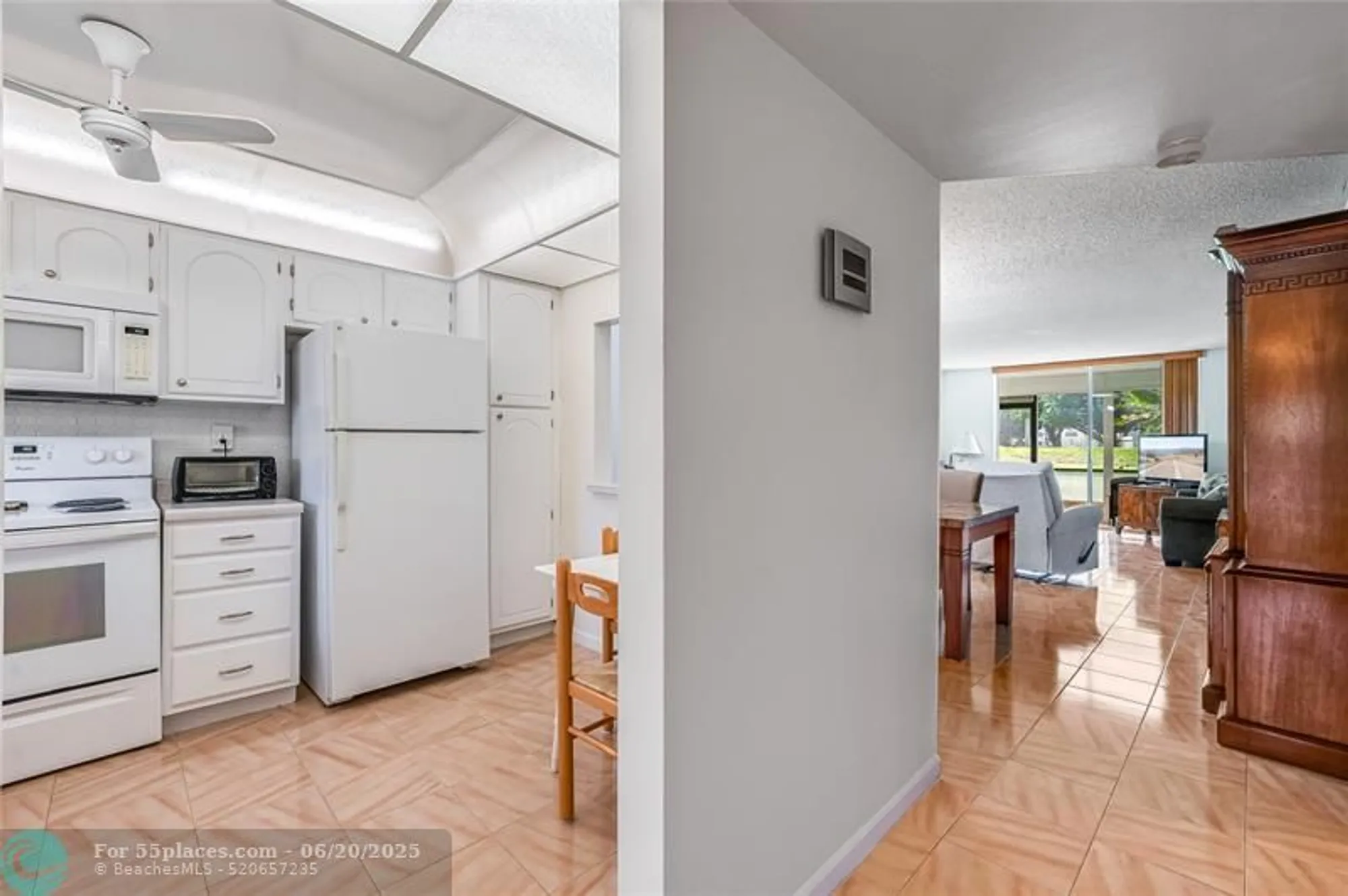 Property Slideshow image 16 of 58 | 811 s hollybrook dr 103, Pembroke Pines, FL, 33025