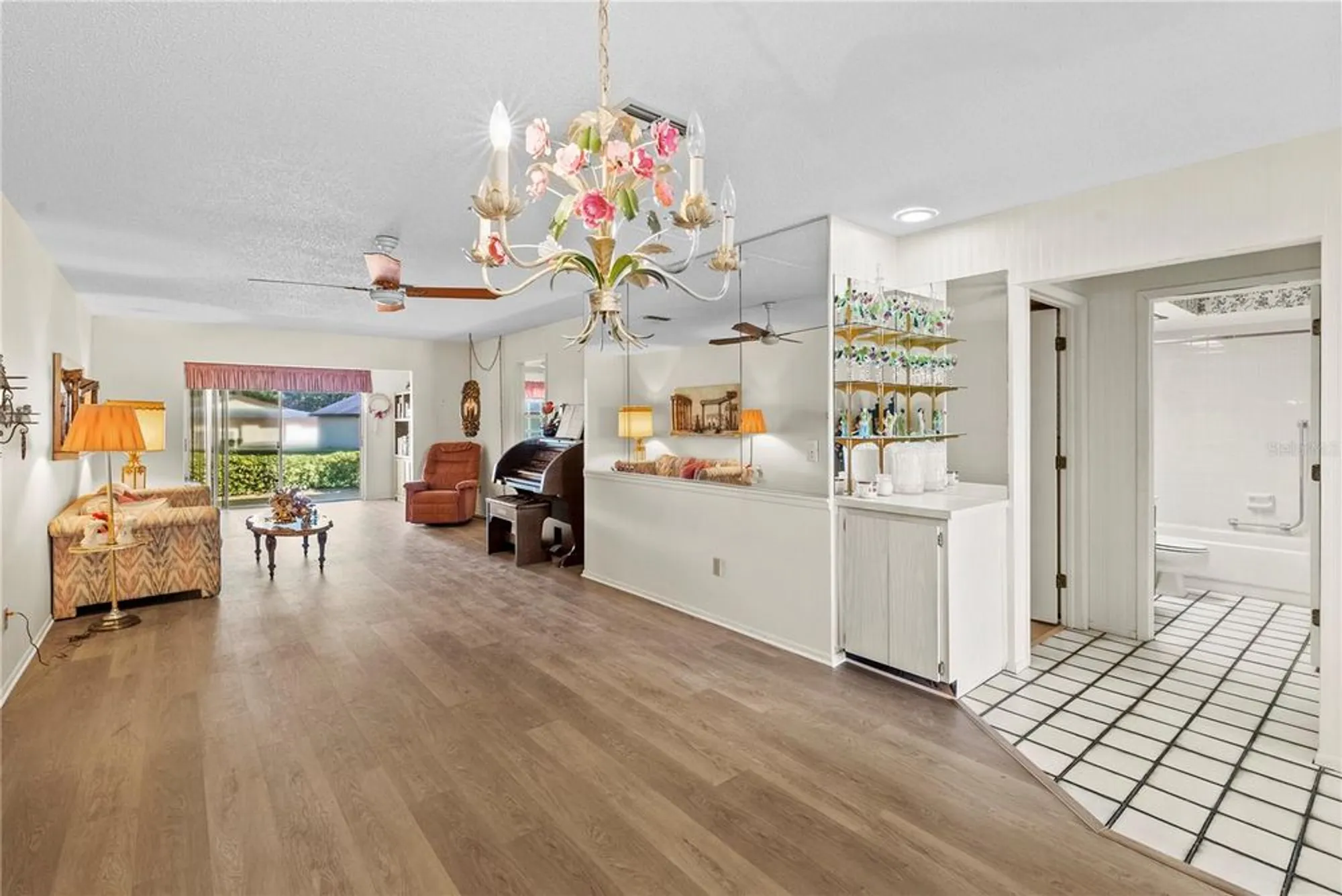 Property Slideshow image 12 of 100 | 3420 stonehaven ct d, Palm Harbor, FL, 34684