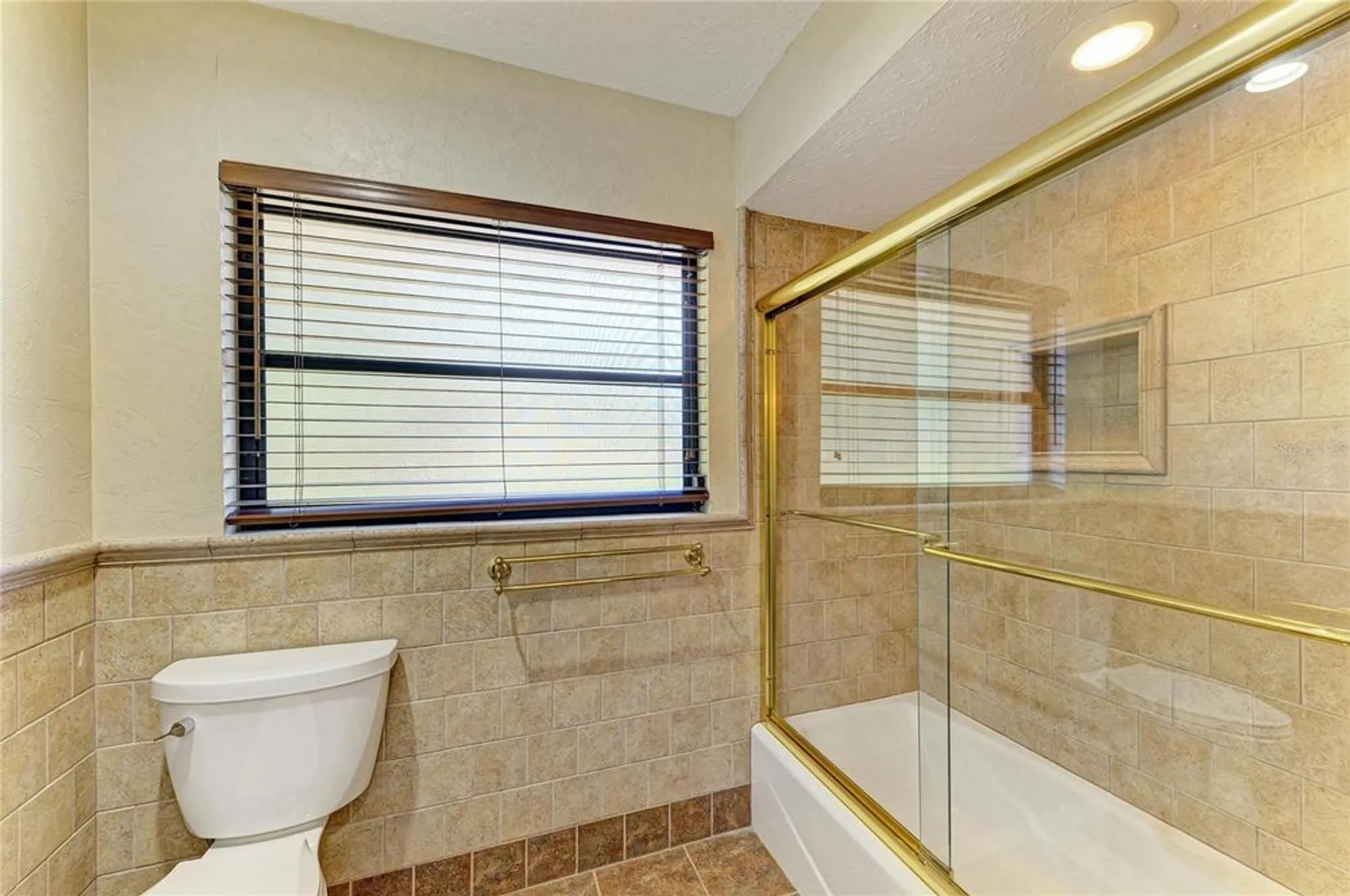 Property Slideshow image 45 of 83 | 5668 country lakes dr, Sarasota, FL, 34243