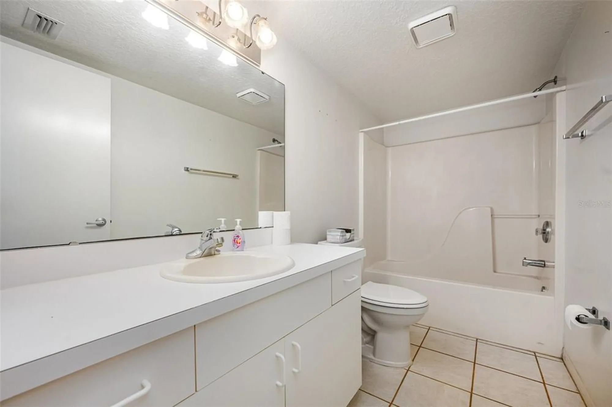 Property Slideshow image 14 of 26 | 1420 huntington ln 2502, Rockledge, FL, 32955