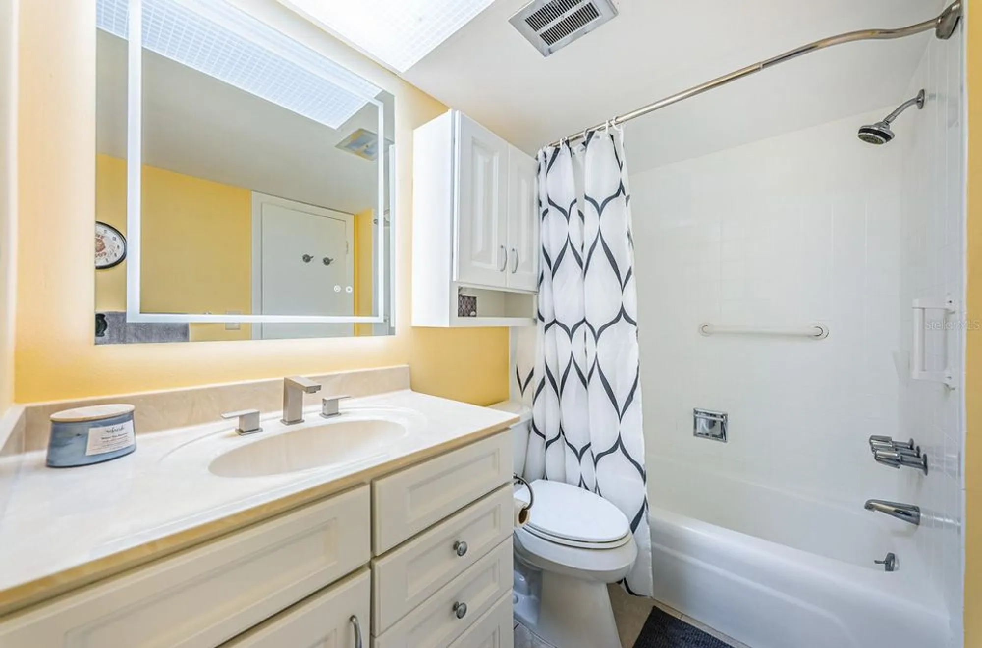 Property Slideshow image 20 of 54 | 4725 cove cir apt 604, Saint Petersburg, FL, 33708
