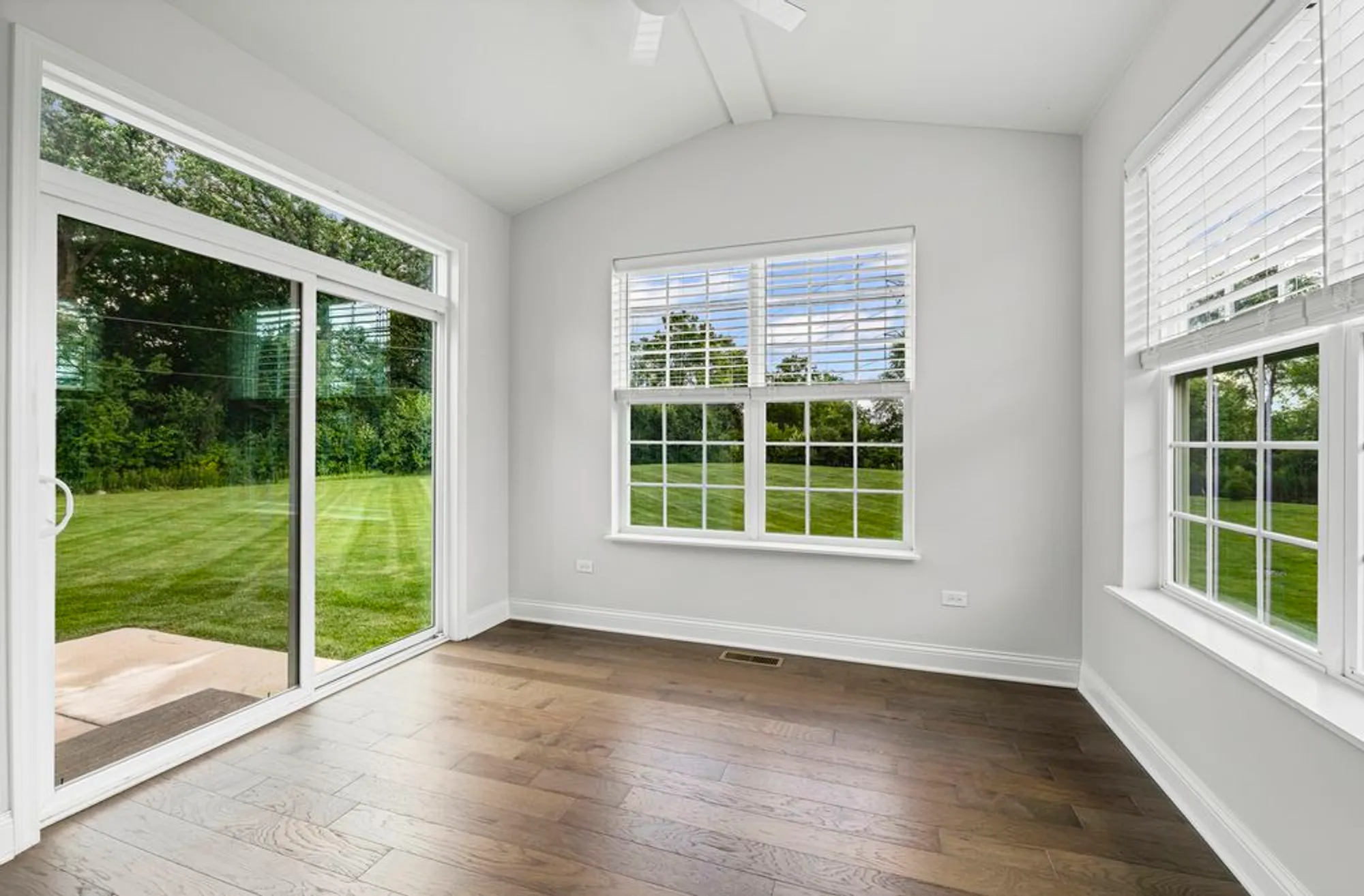 Property Slideshow image 12 of 29 | 1117 black cherry dr, Crystal Lake, IL, 60012