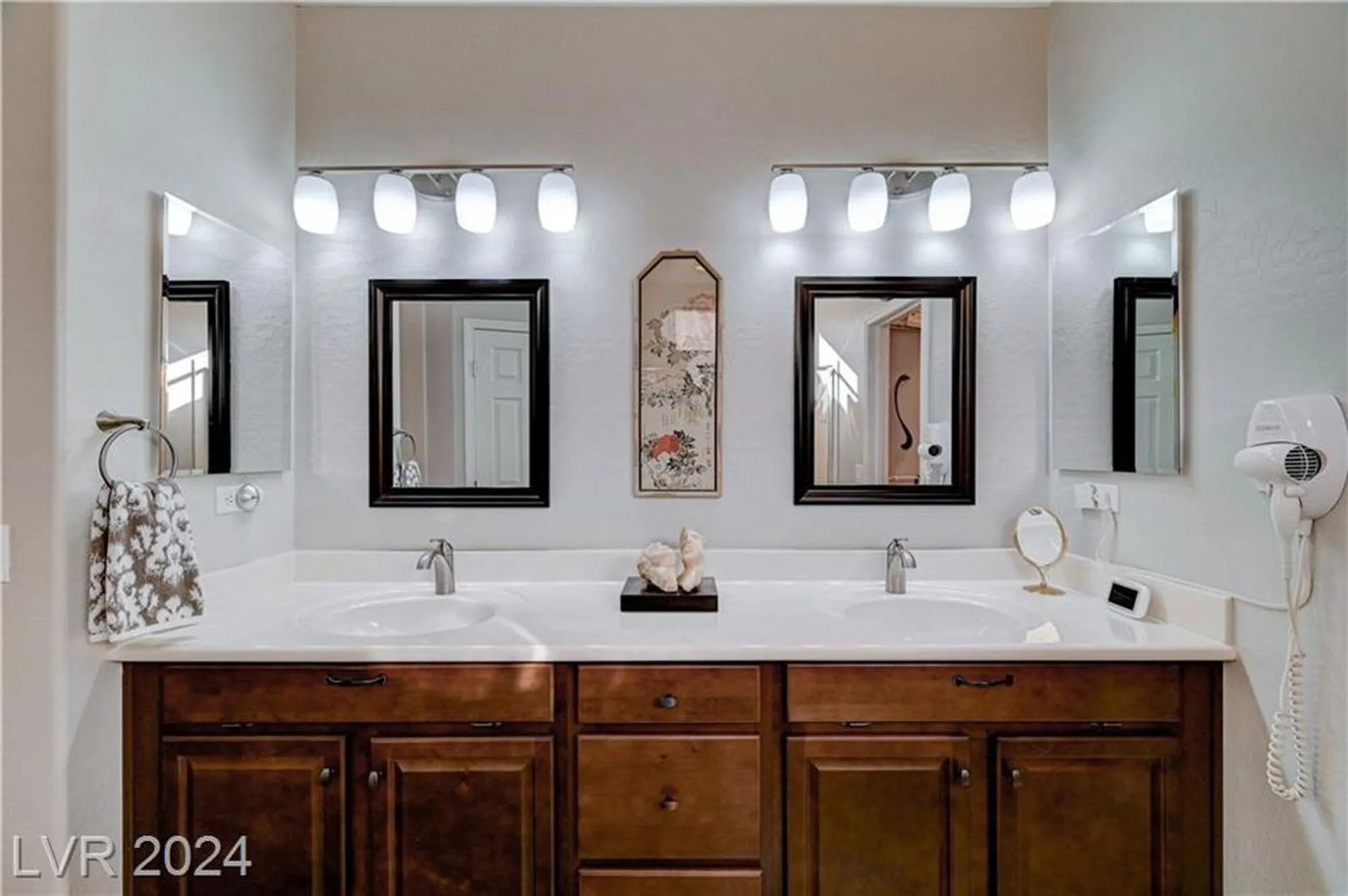 Property Slideshow image 47 of 86 | 5721 keystone crest st, North Las Vegas, NV, 89081