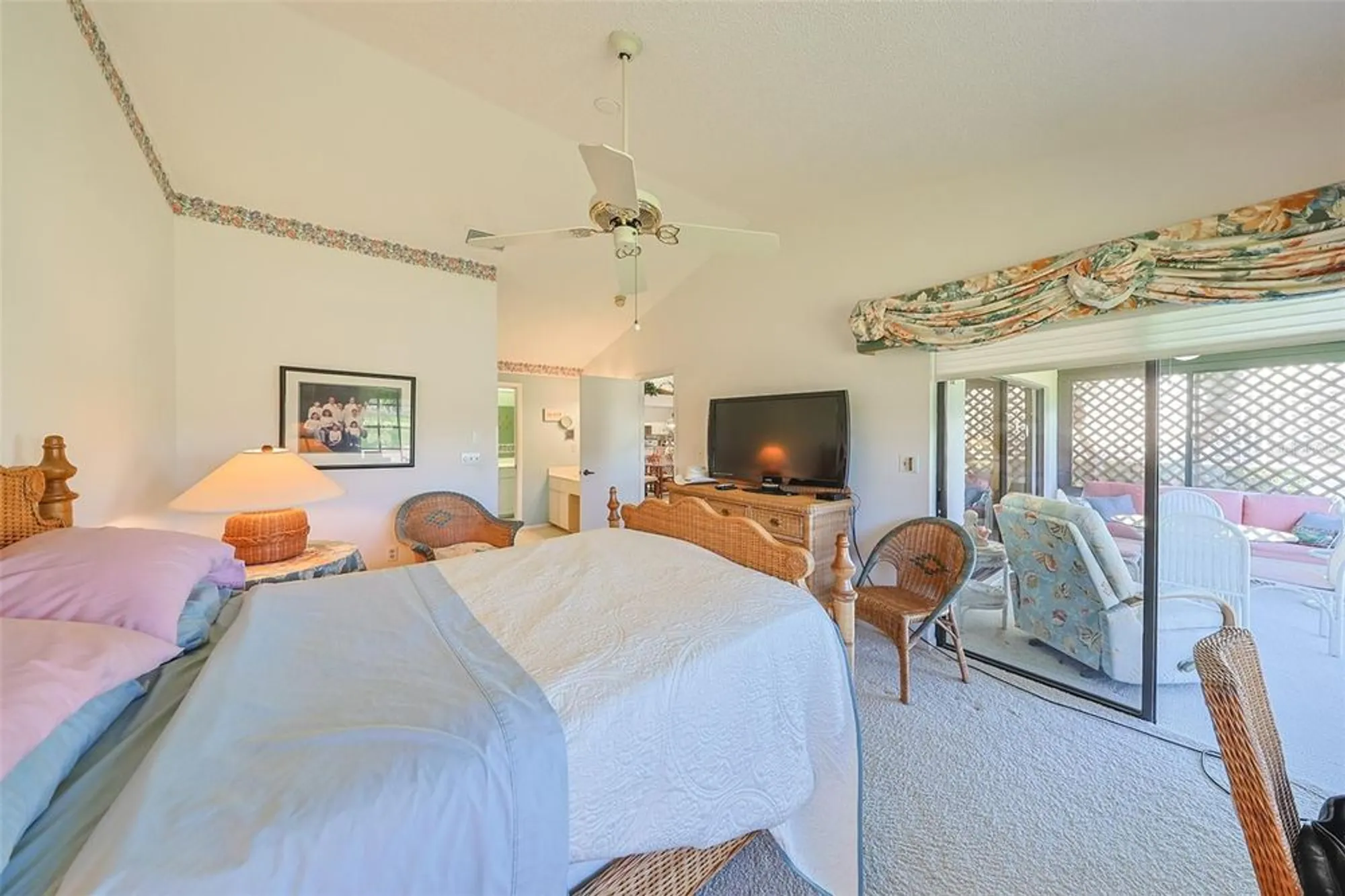 Property Slideshow image 16 of 56 | 5941 clubside dr # 5941, Sarasota, FL, 34243
