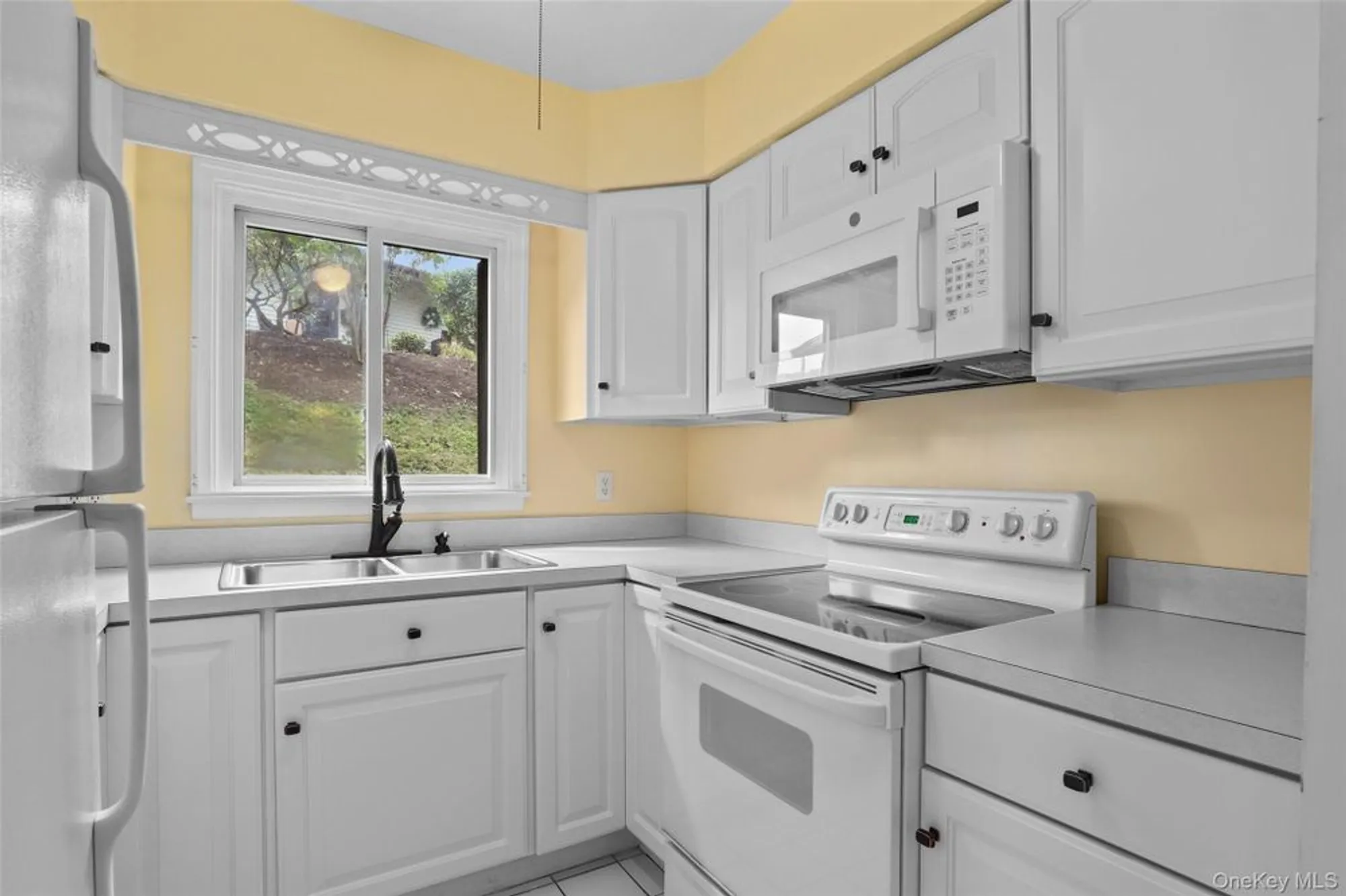 Property Slideshow image 5 of 24 | 2 hampton ct a, Yorktown Heights, NY, 10598