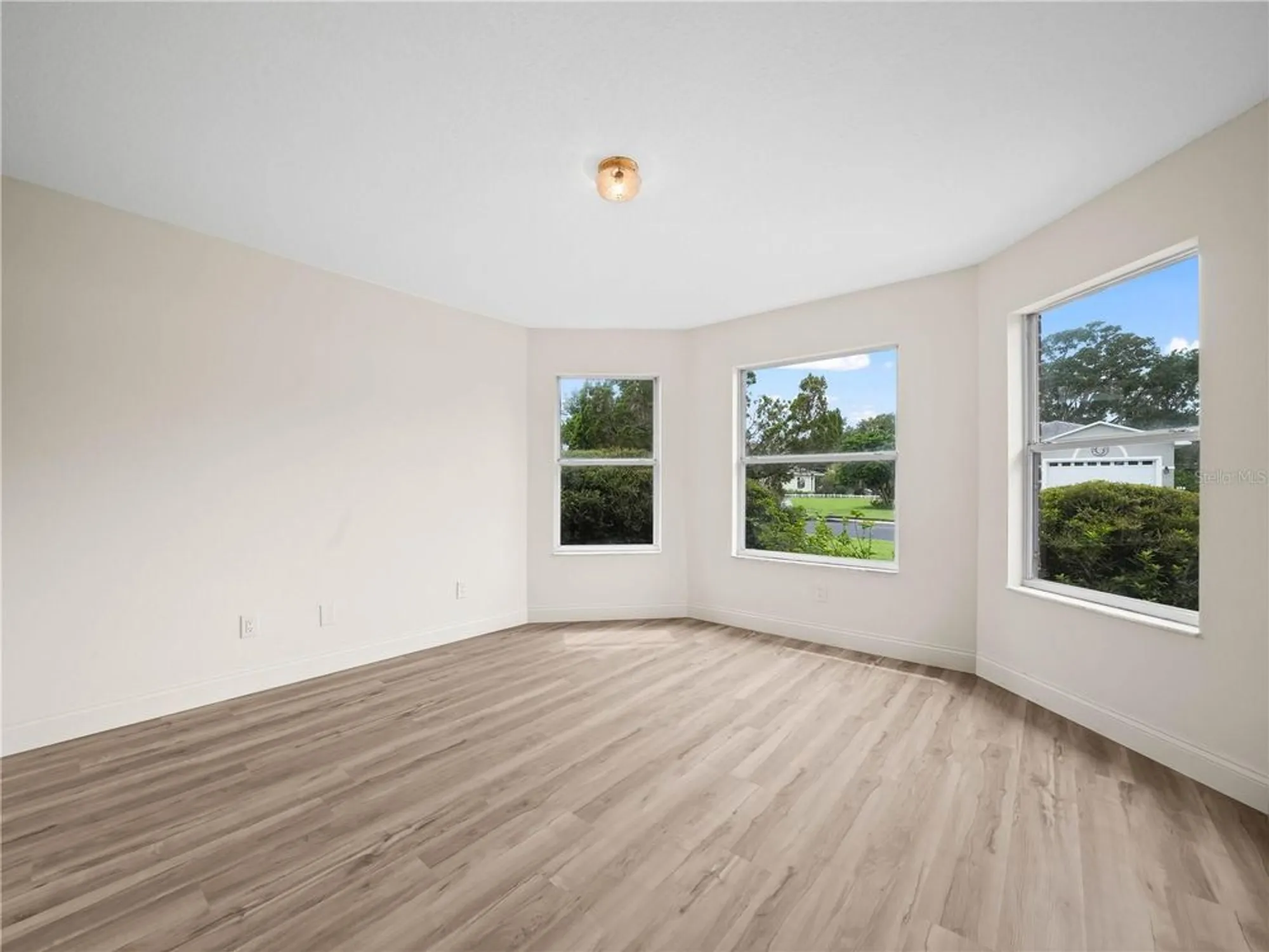 Property Slideshow image 14 of 20 | 6341 silver lakes dr, Lakeland, FL, 33810