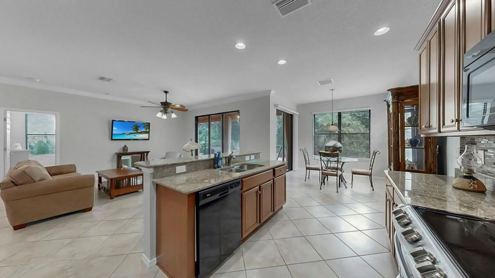 Property Slideshow image 10 of 33 | 349 laurel falls dr, Apollo Beach, FL, 33572