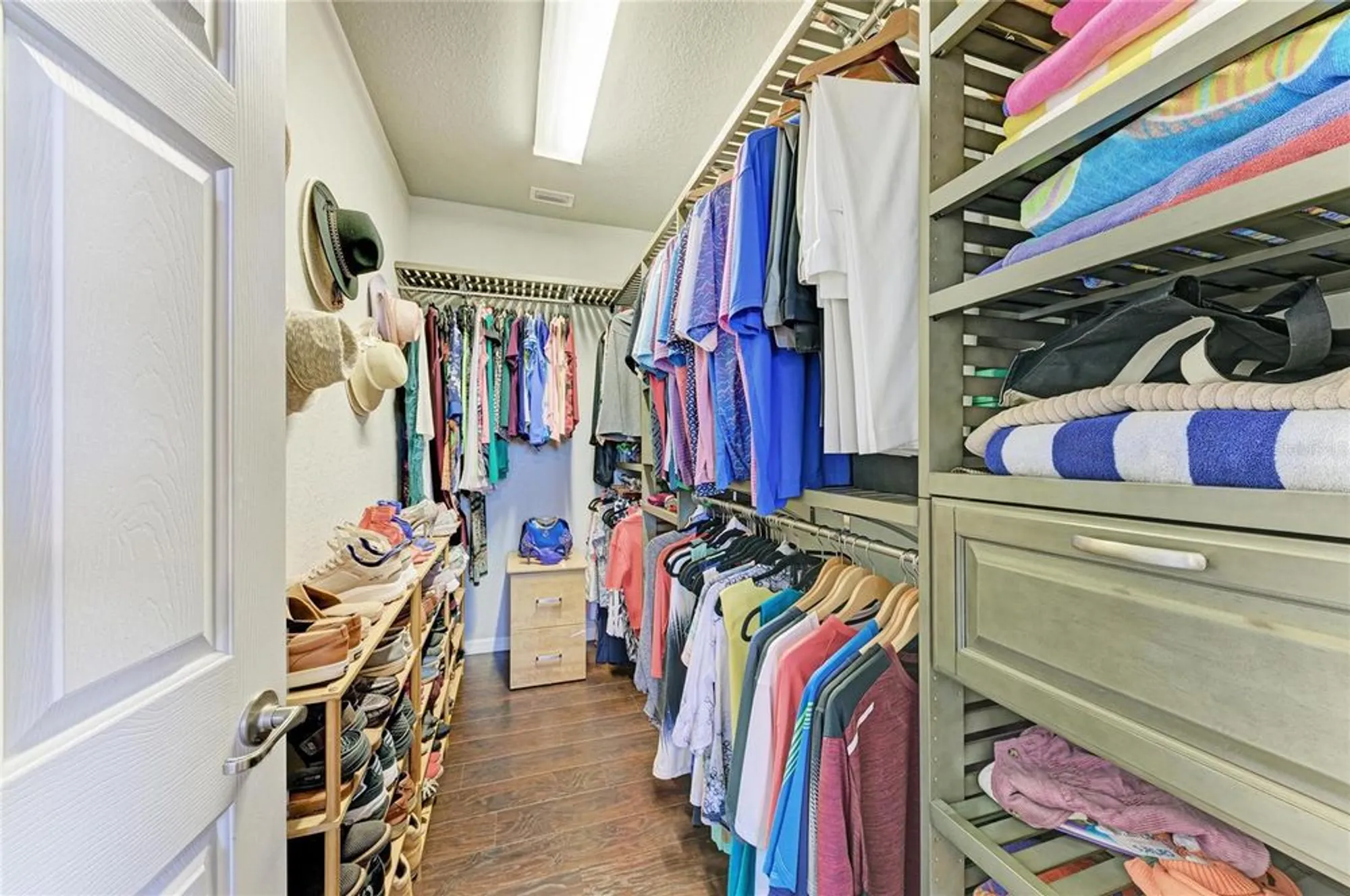 Property Slideshow image 33 of 52 | 212 river enclave ct, Bradenton, FL, 34212