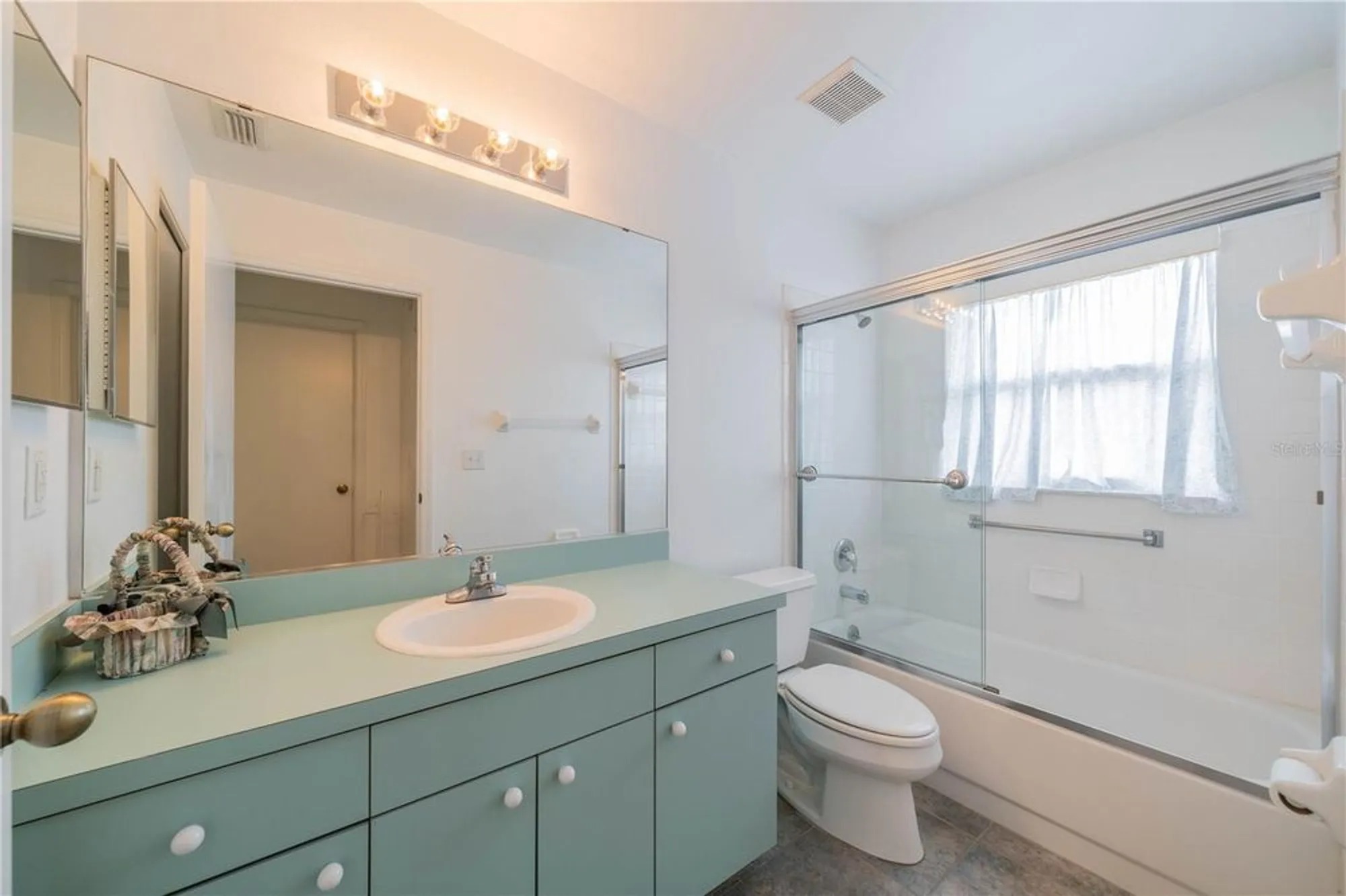 Property Slideshow image 24 of 47 | 301 caloosa palms ct, Sun City Center, FL, 33573