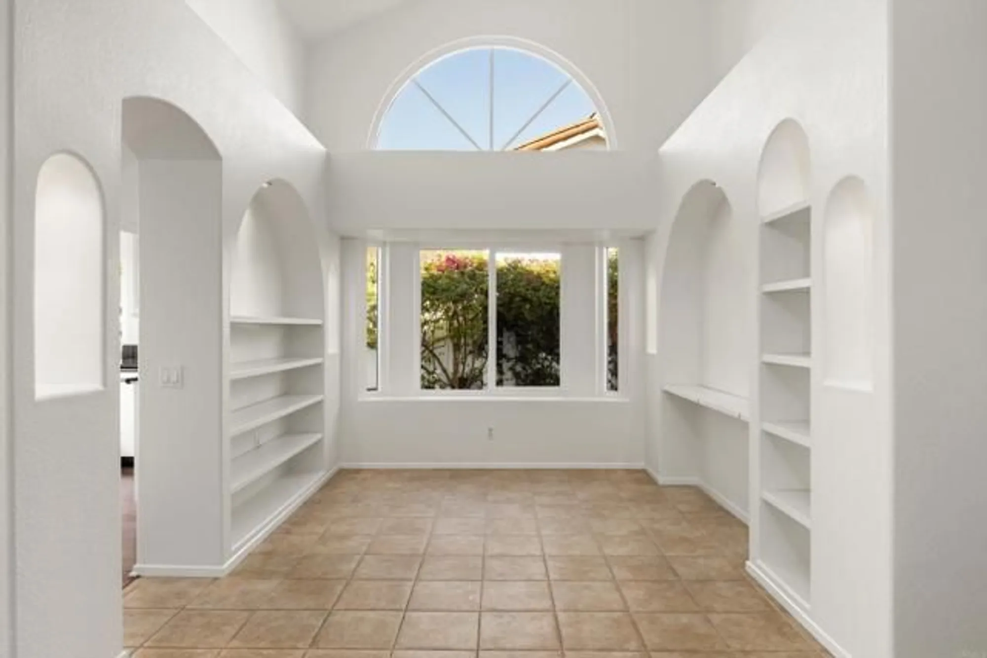 Property Slideshow image 10 of 37 | 4815 galicia way, Oceanside, CA, 92056