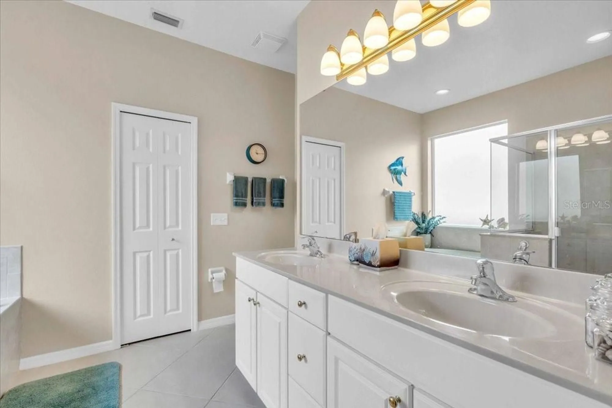 Property Slideshow image 24 of 59 | 8151 victoria falls cir, Sarasota, FL, 34243