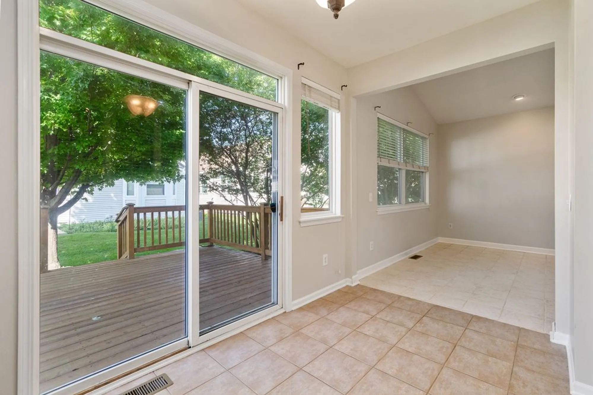 Property Slideshow image 12 of 39 | 1611 benzie cir, Romeoville, IL, 60446