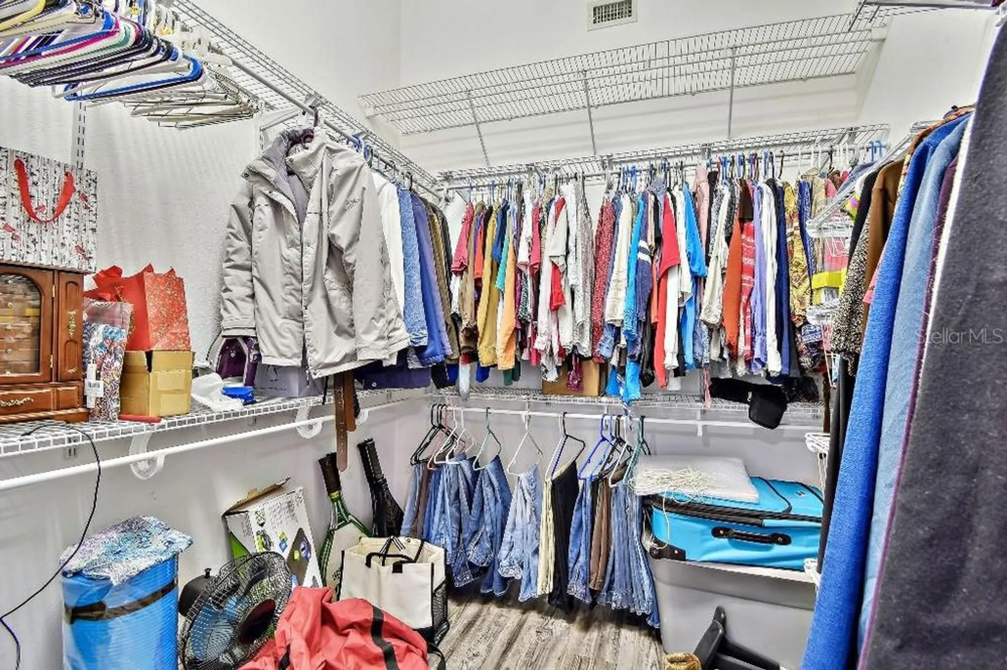 Property Slideshow image 18 of 23 | 2291 americus blvd 41, Clearwater, FL, 33763