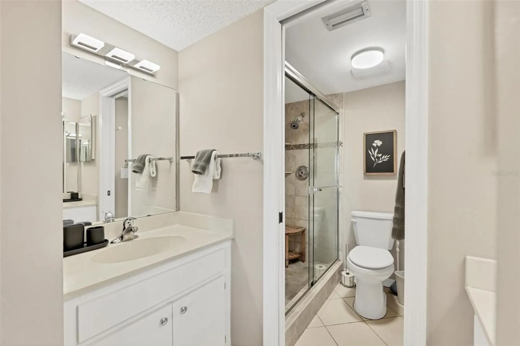Property Slideshow image 9 of 25 | 404 cerromar cir 119, Venice, FL, 34293