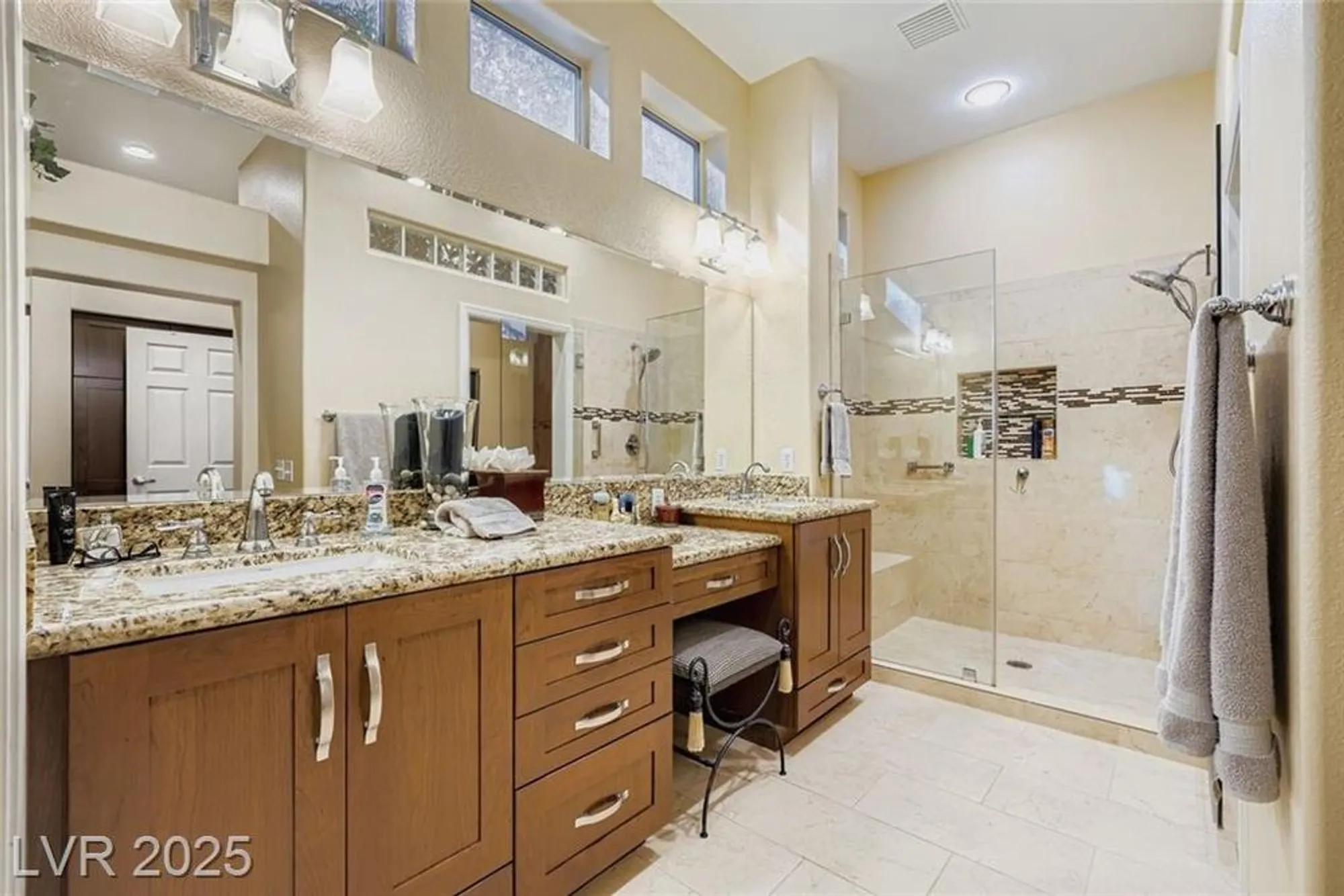 Property Slideshow image 19 of 28 | 10737 shackleton dr, Las Vegas, NV, 89134