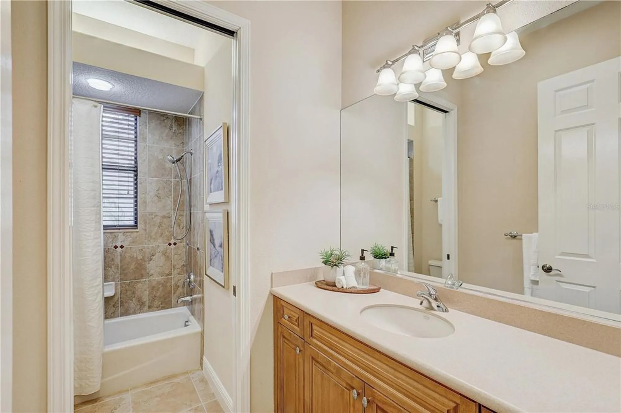 Property Slideshow image 35 of 61 | 5408 tybee island dr, Apollo Beach, FL, 33572