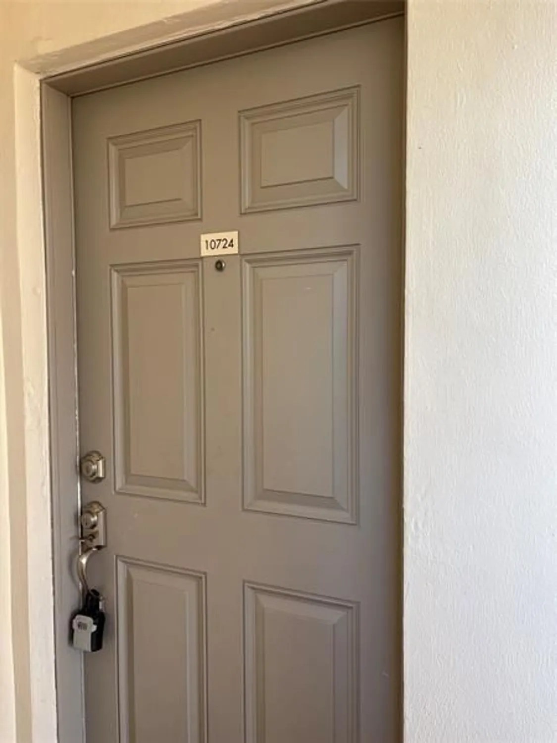 Property Slideshow image 4 of 27 | 10724 w clairmont cir # 10724, Tamarac, FL, 33321