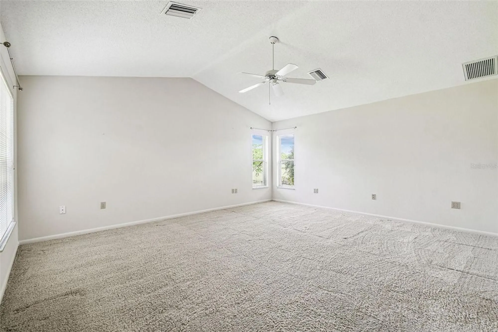 Property Slideshow image 34 of 86 | 8157 hidden hills dr, Spring Hill, FL, 34606