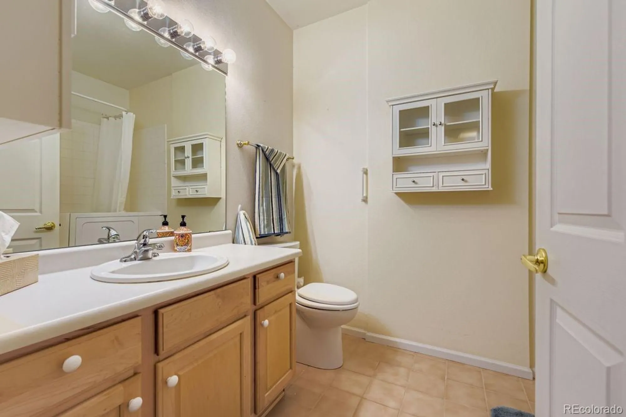 Property Slideshow image 7 of 13 | 2895 w riverwalk cir apt 114, Littleton, CO, 80123