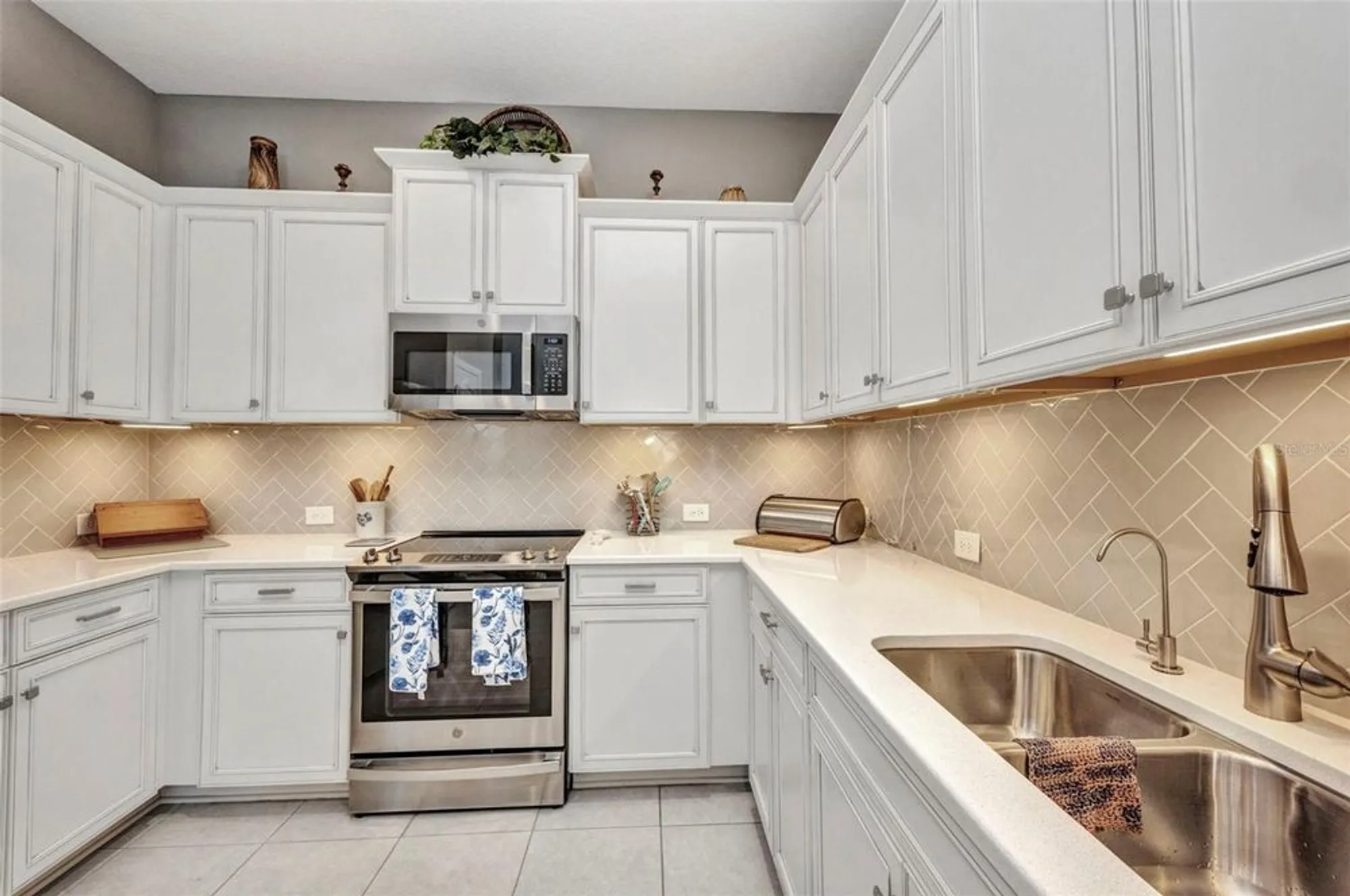 Property Slideshow image 4 of 28 | 1678 royal ct, Punta Gorda, FL, 33980