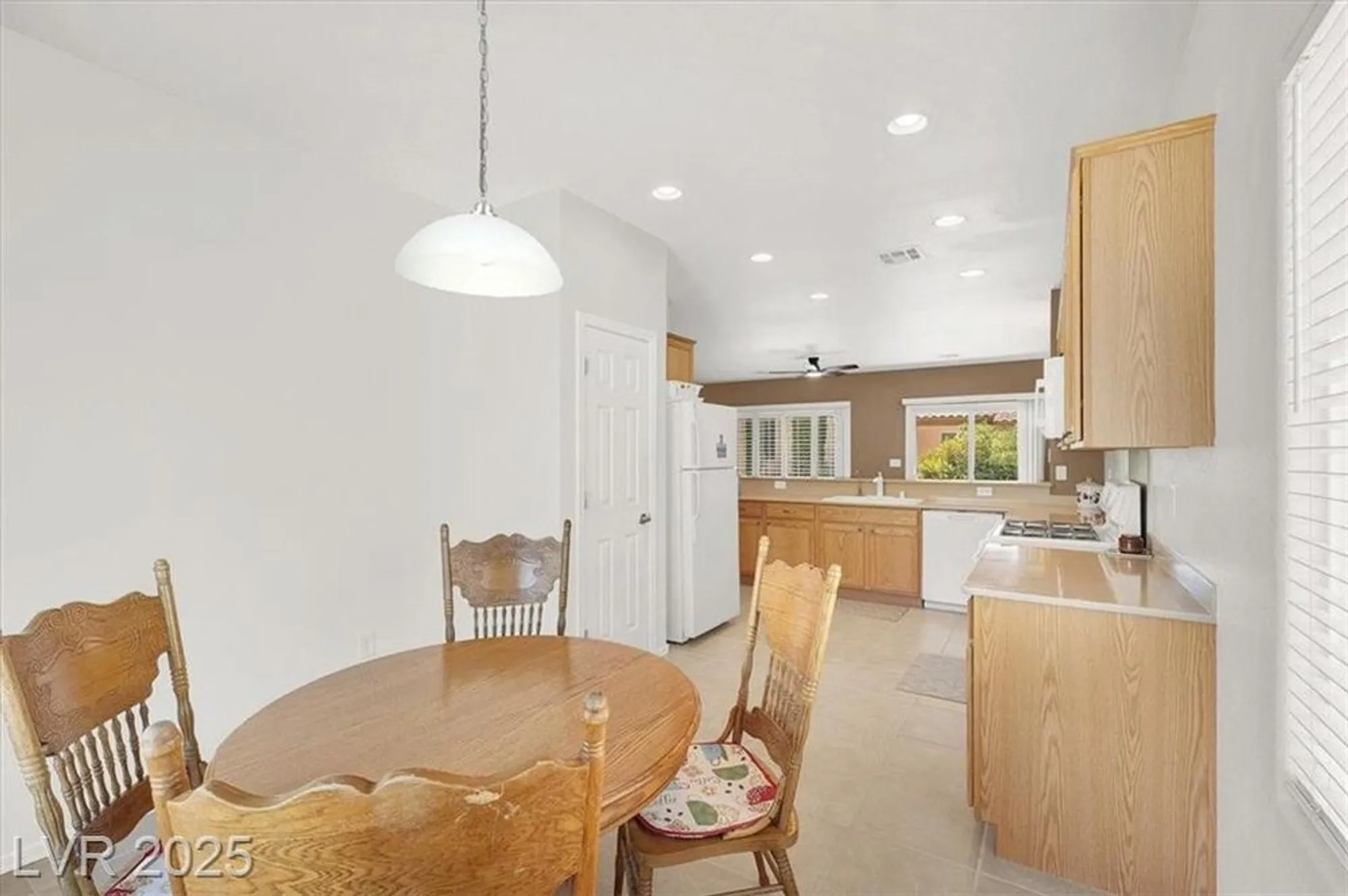 Property Slideshow image 11 of 24 | 2101 sawtooth mountain dr, Henderson, NV, 89044