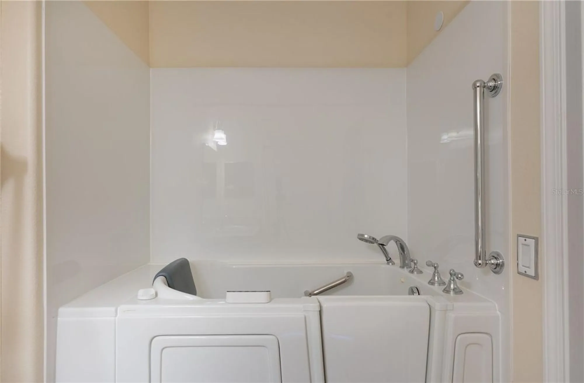 Property Slideshow image 18 of 33 | 3201 sonesta ct b, Clermont, FL, 34711