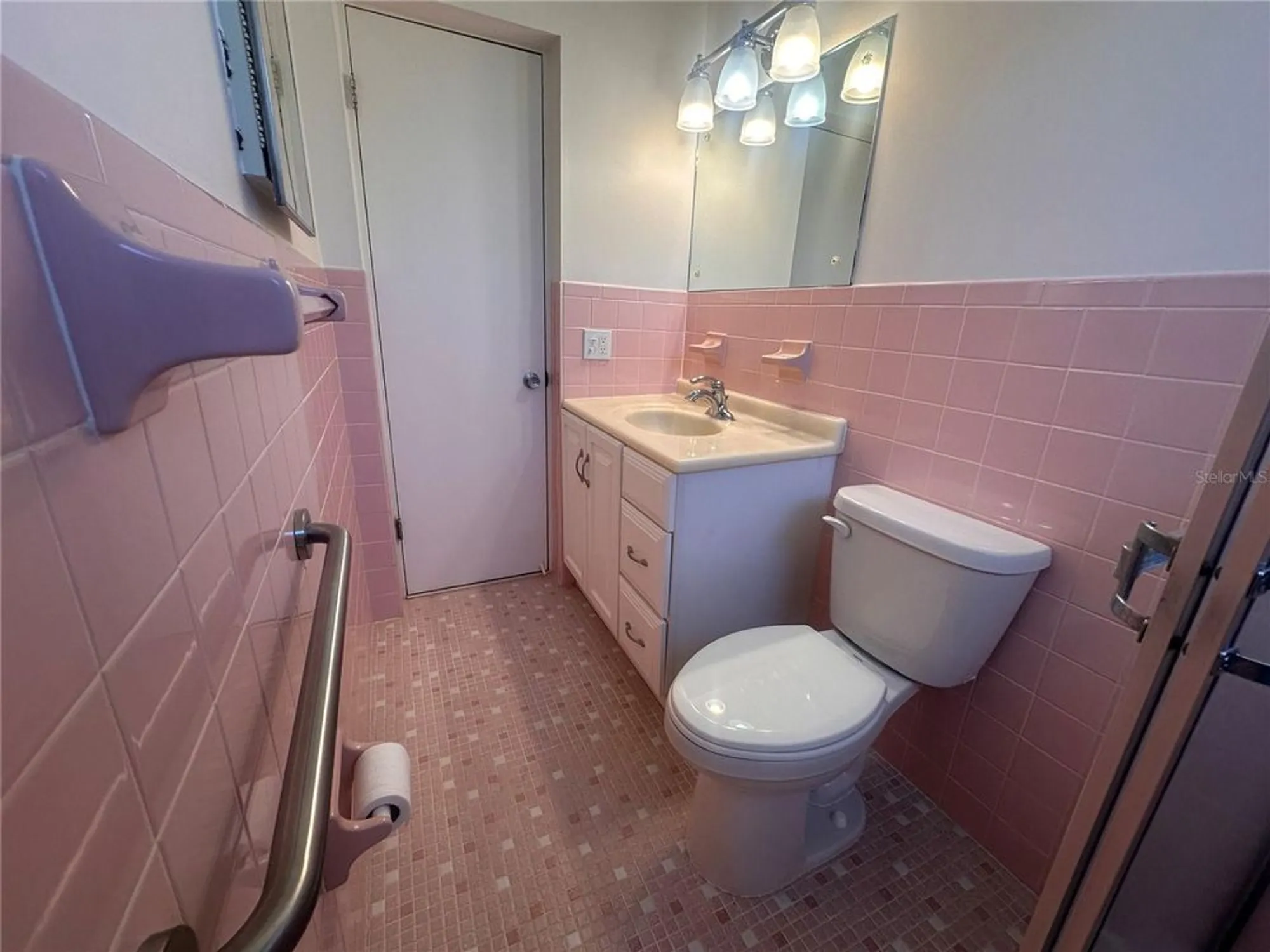Property Slideshow image 21 of 40 | 2428 columbia dr apt 44, Clearwater, FL, 33763