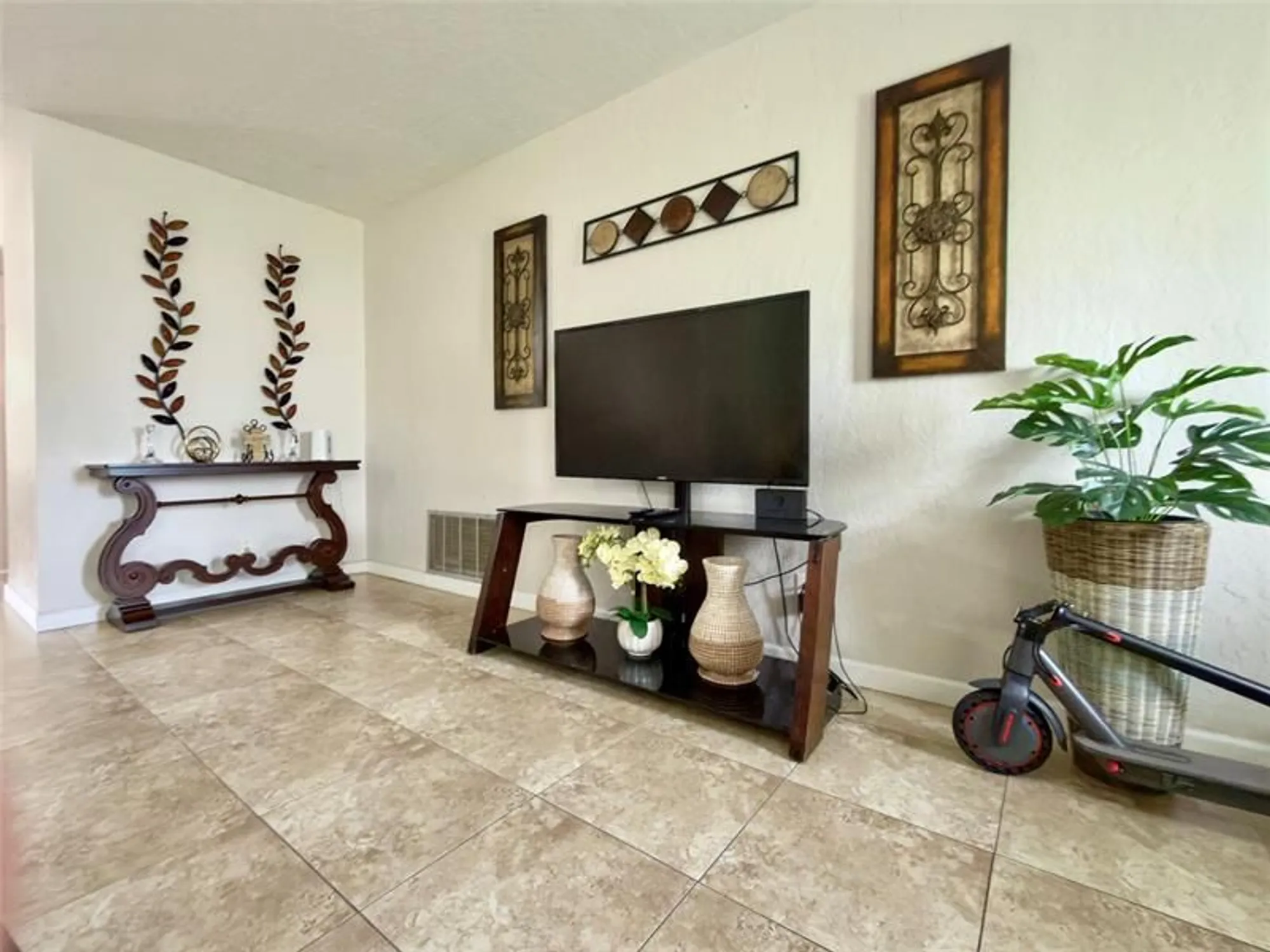 Property Slideshow image 5 of 27 | 4510 nw 46th st, Tamarac, FL, 33319