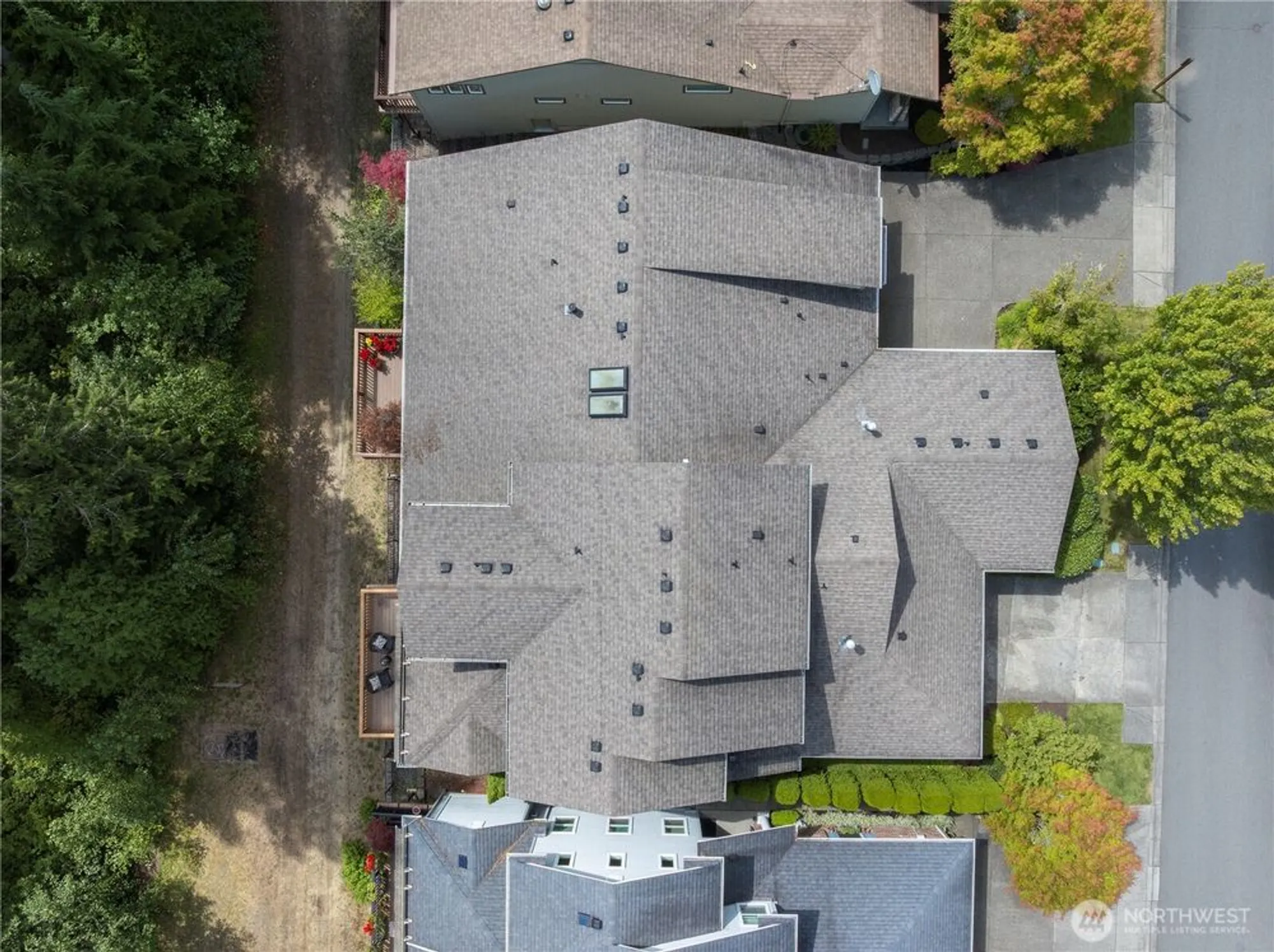 Property Slideshow image 26 of 32 | 24239 ne 130th pl, Redmond, WA, 98053