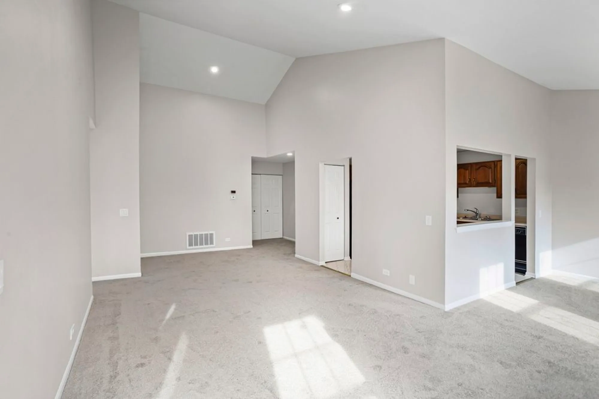 Property Slideshow image 4 of 23 | 109 rob roy ln c, Prospect Heights, IL, 60070