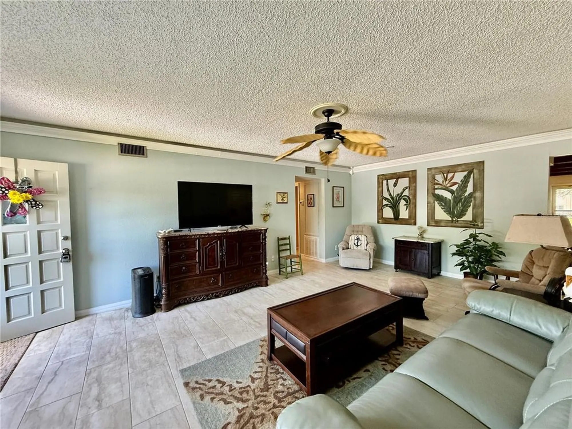 Property Slideshow image 8 of 49 | 2293 swedish dr 21, Clearwater, FL, 33763