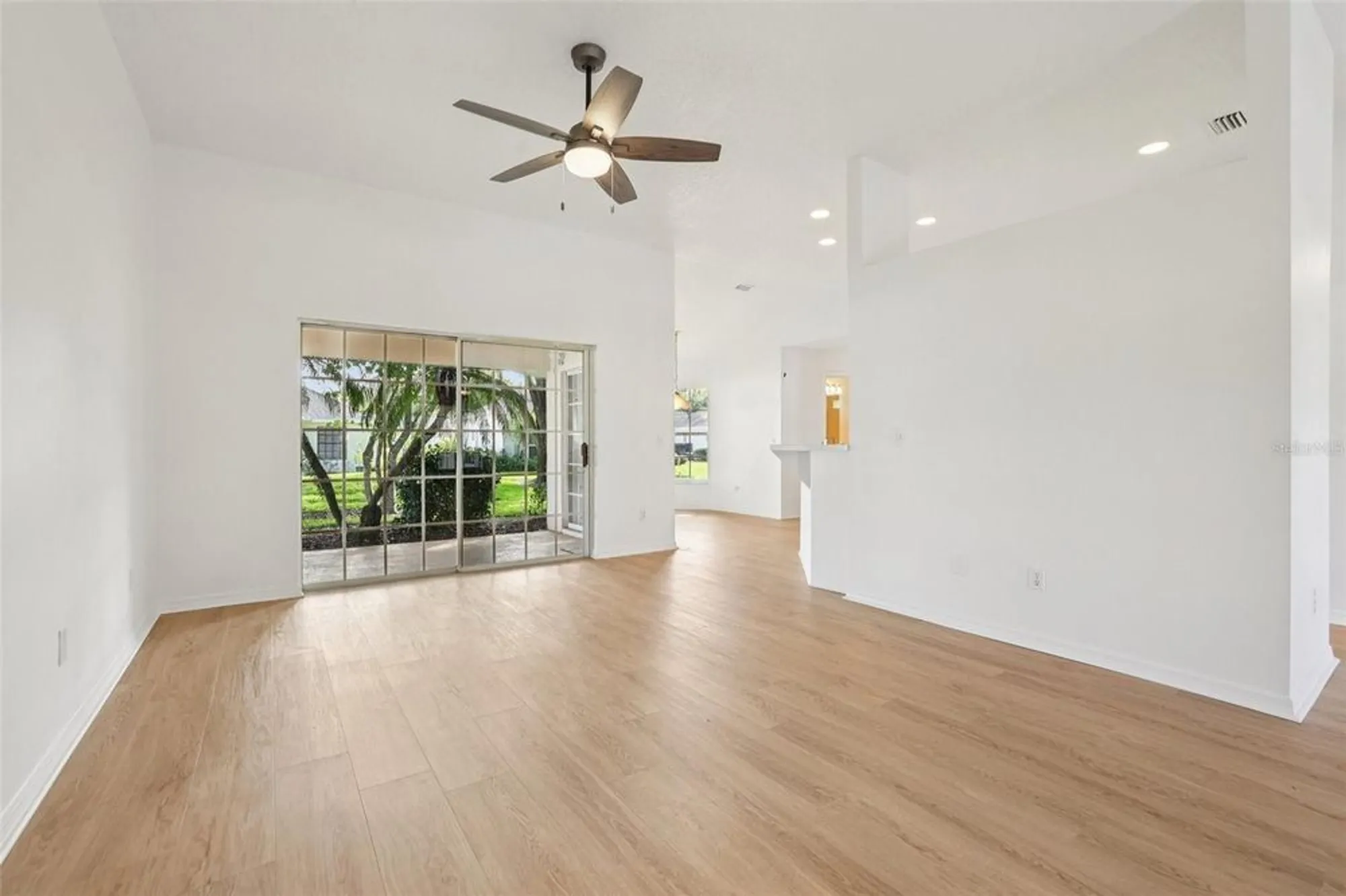 Property Slideshow image 5 of 41 | 512 juniper way, Tavares, FL, 32778