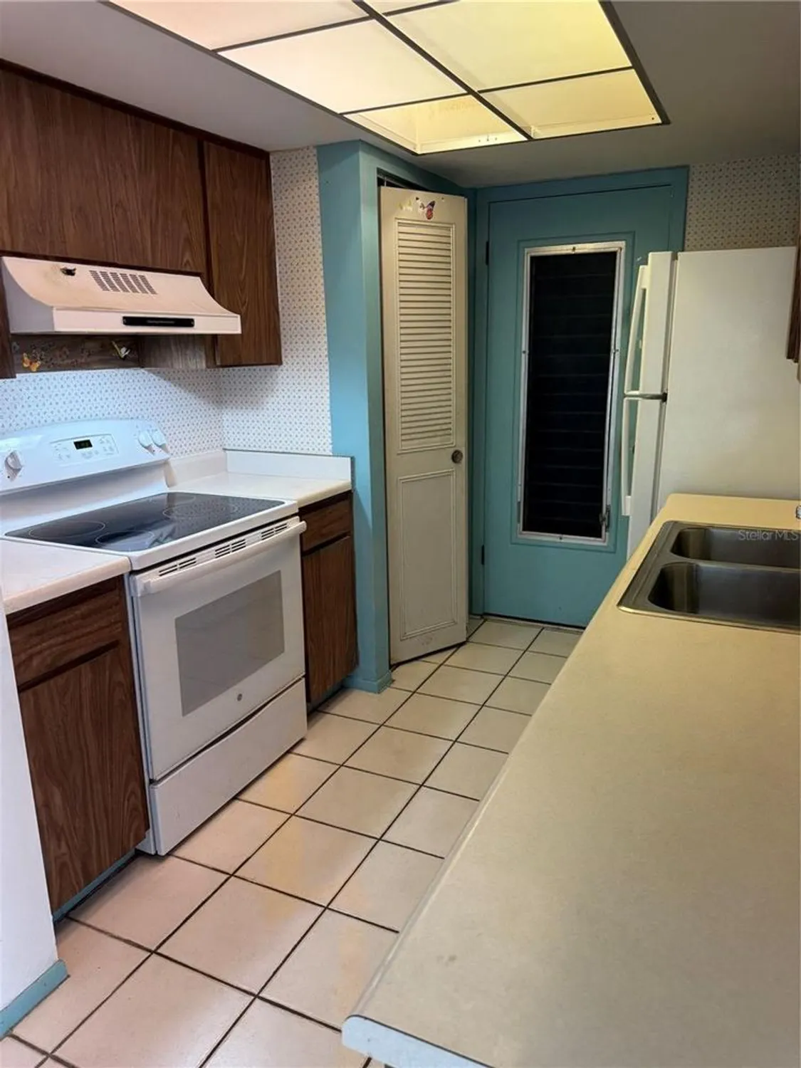 Property Slideshow image 12 of 35 | 1619 whithorn pl d, Palm Harbor, FL, 34684