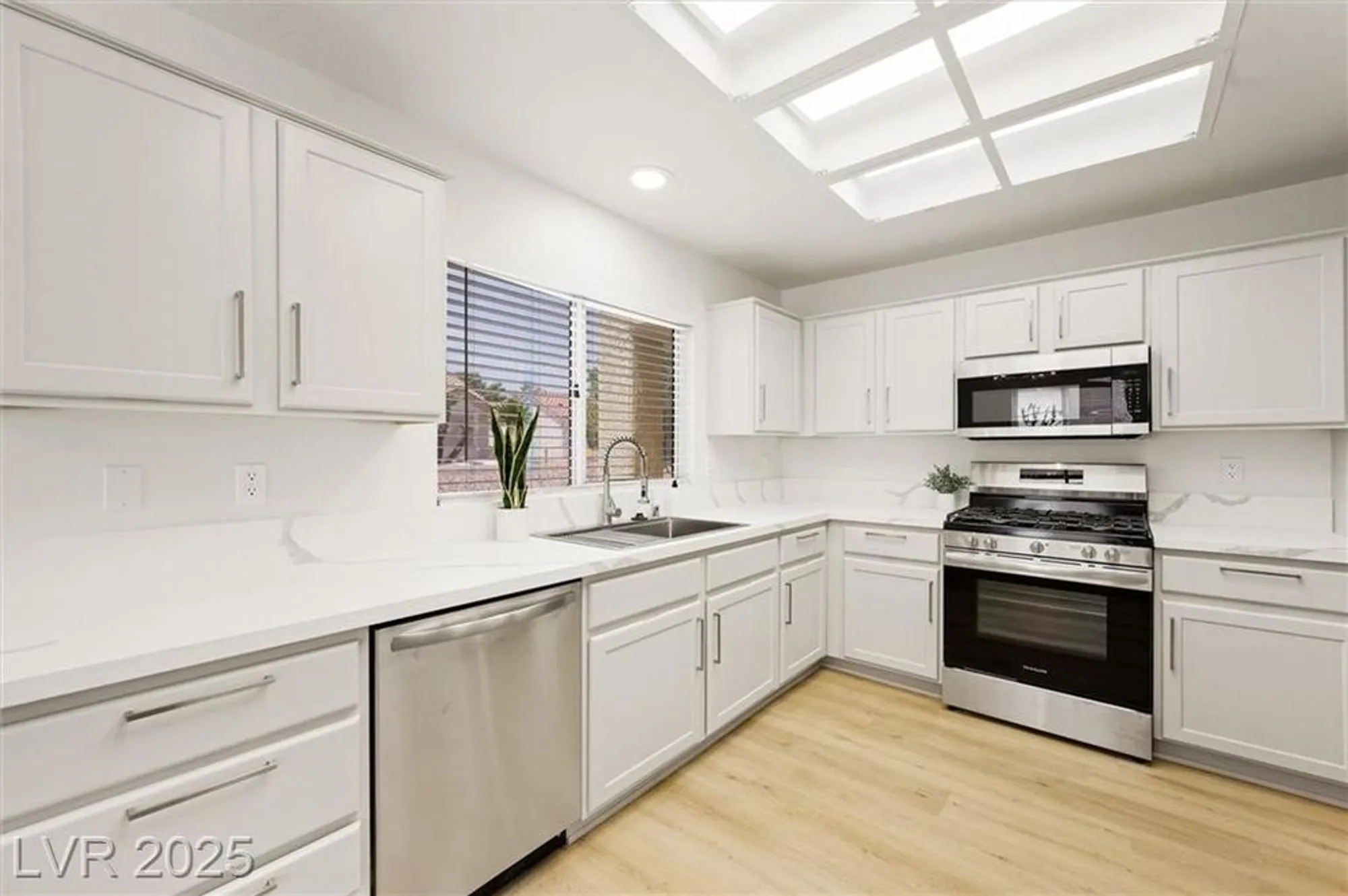 Property Slideshow image 13 of 40 | 2517 desert sands dr, Las Vegas, NV, 89134