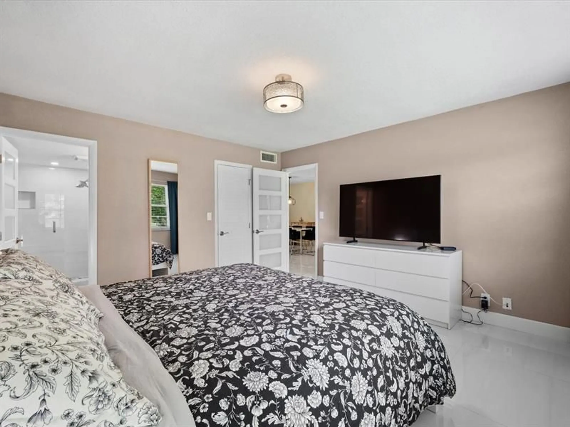 Property Slideshow image 21 of 44 | 9300 n hollybrook lake dr 303, Pembroke Pines, FL, 33025