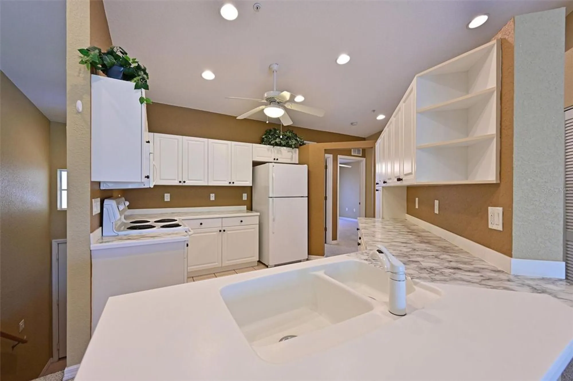 Property Slideshow image 6 of 28 | 6335 bay cedar ln, Bradenton, FL, 34203