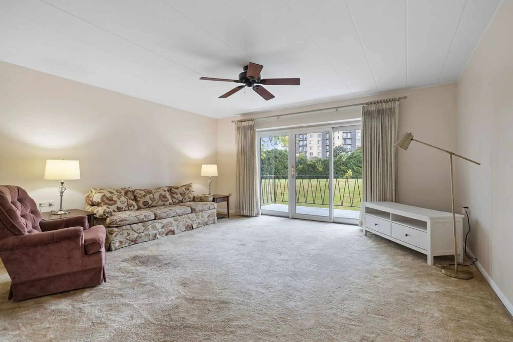 Property Slideshow image 6 of 29 | 5540 walnut ave 11b, Downers Grove, IL, 60515