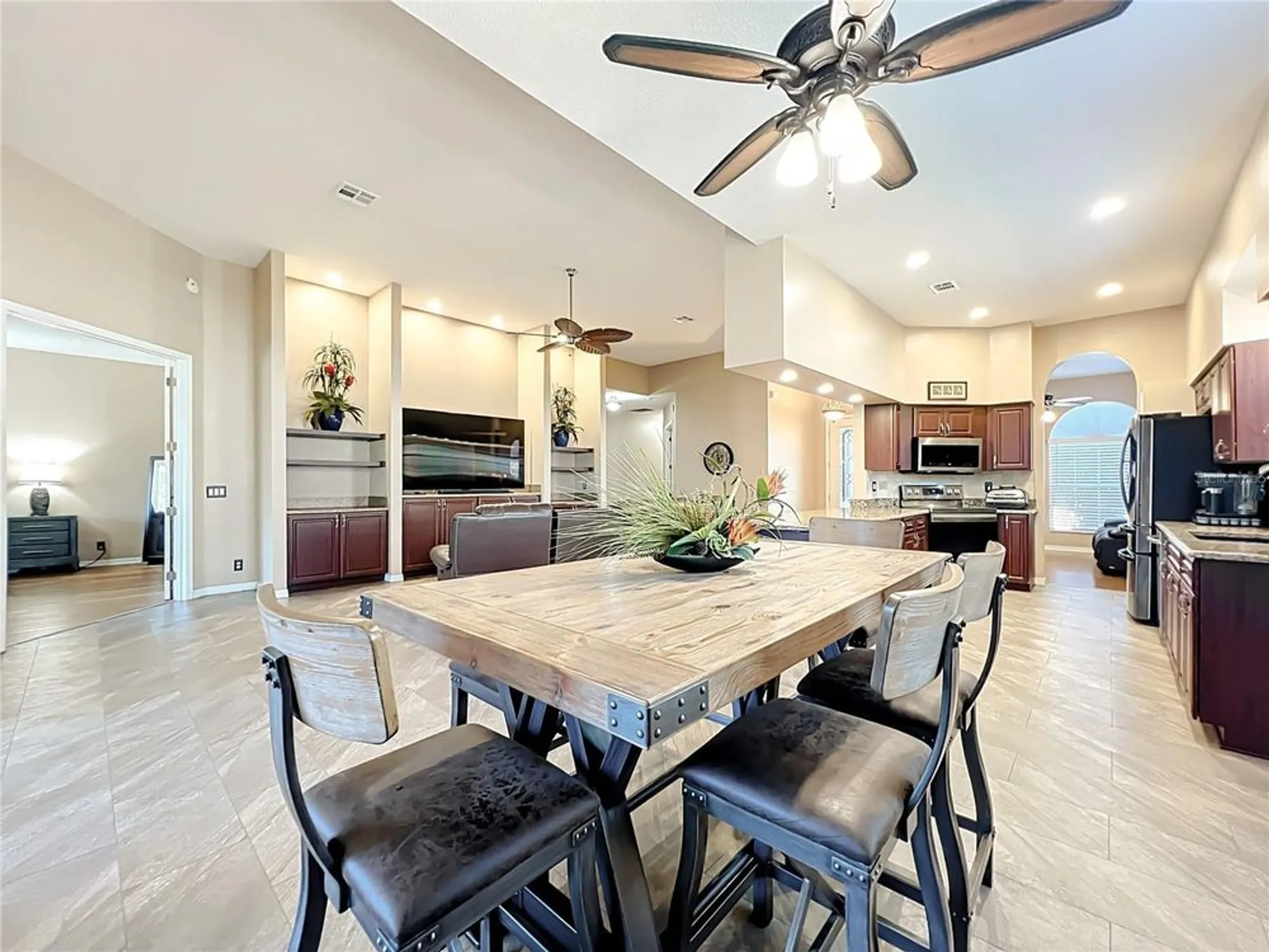 Property Slideshow image 7 of 50 | 6128 landings blvd, Lady Lake, FL, 32159