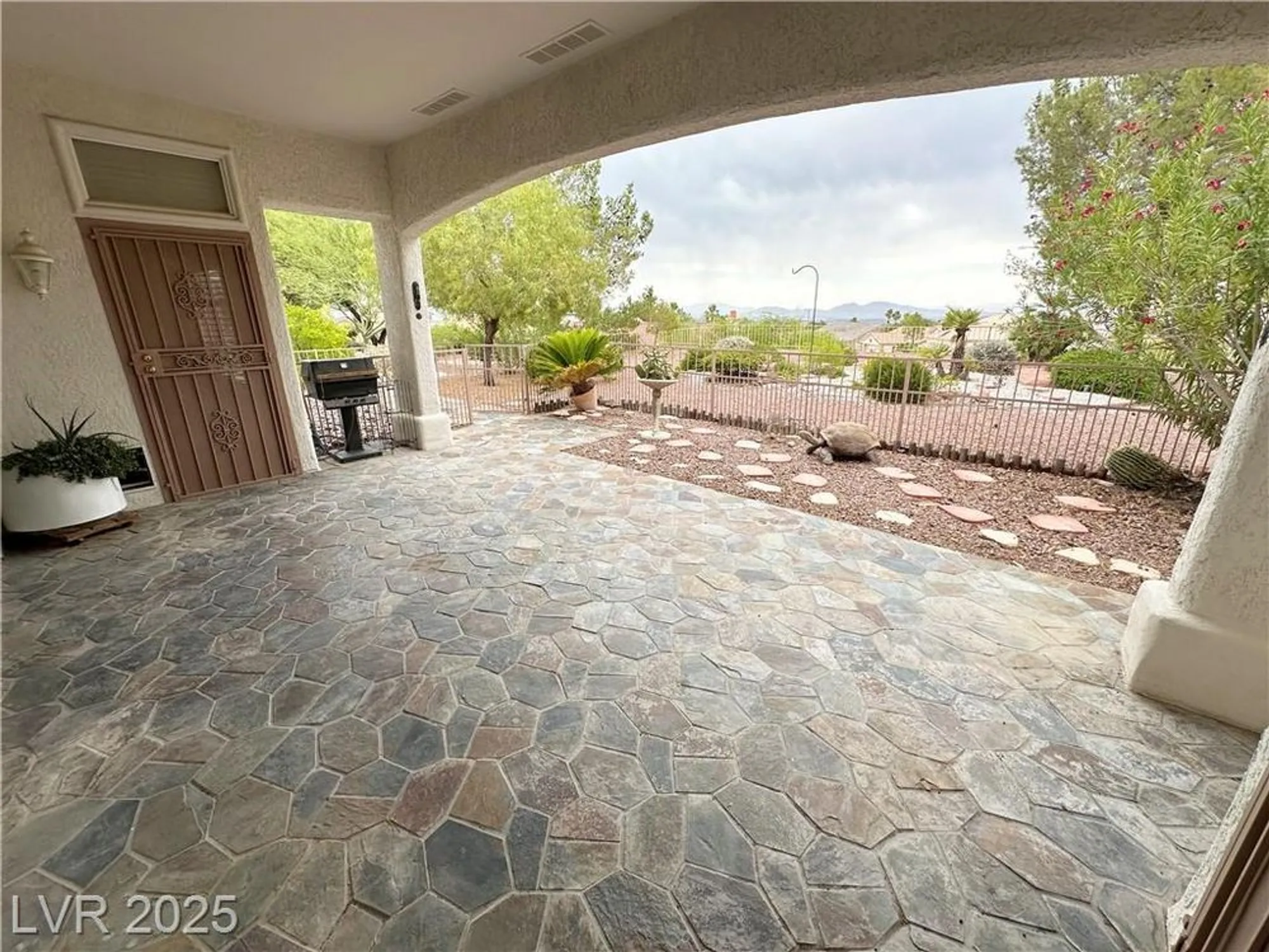Property Slideshow image 23 of 34 | 2524 banora point dr, Las Vegas, NV, 89134