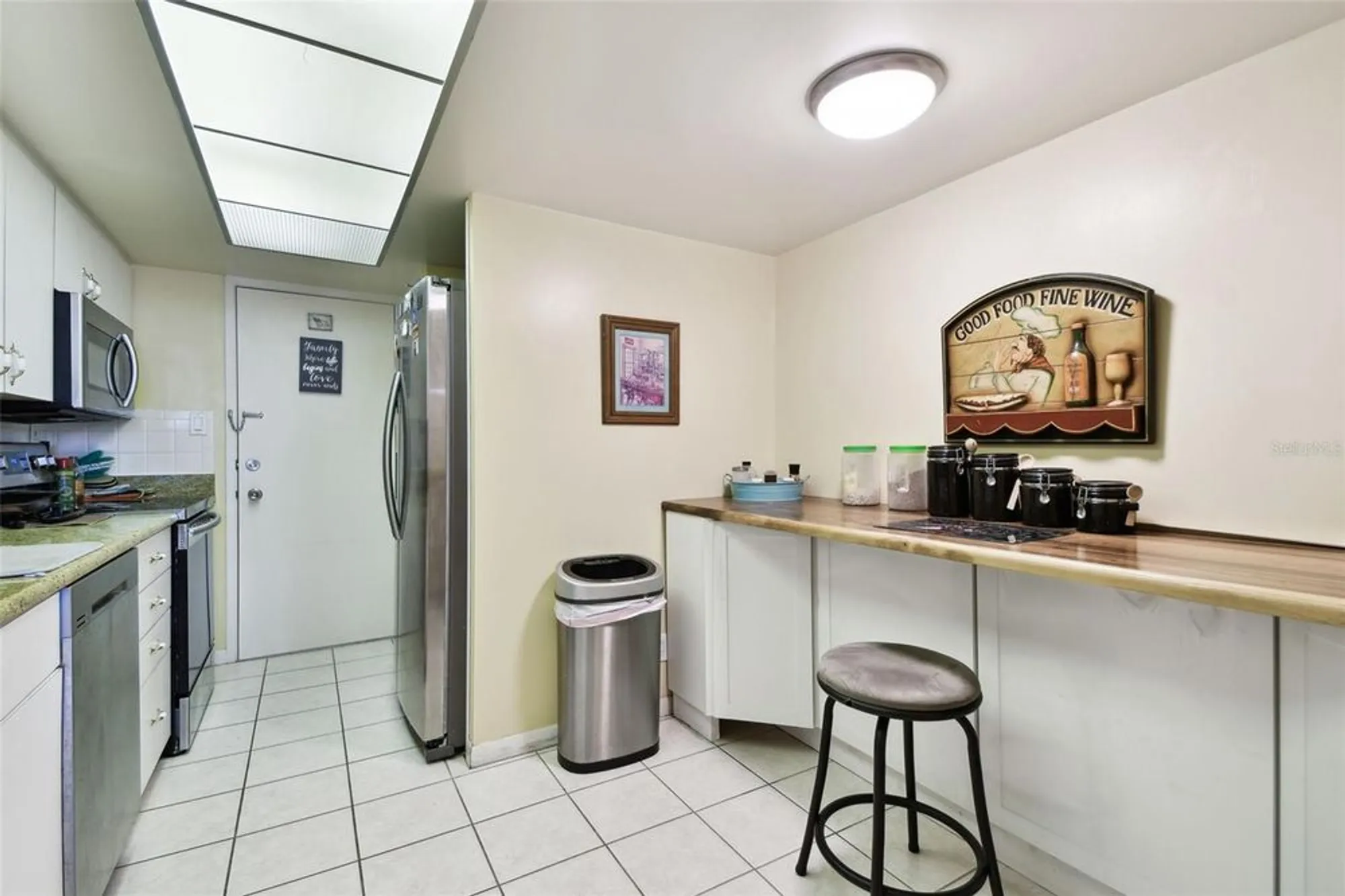 Property Slideshow image 12 of 93 | 7400 sun island dr 207, South Pasadena, FL, 33707