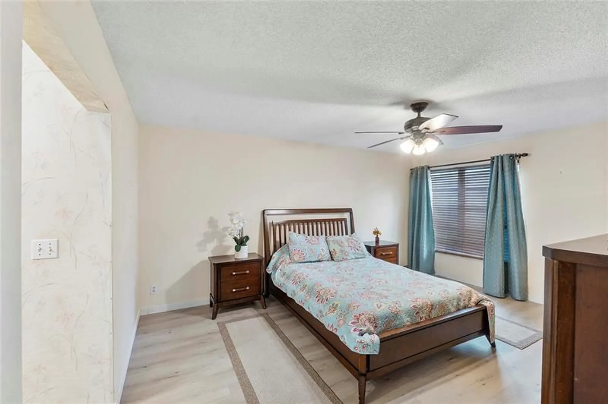 Property Slideshow image 13 of 31 | 3776 inverrary blvd, Lauderhill, FL, 33319