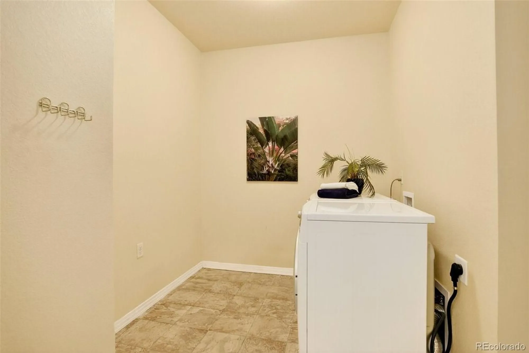 Property Slideshow image 25 of 32 | 12627 madison way, Thornton, CO, 80241