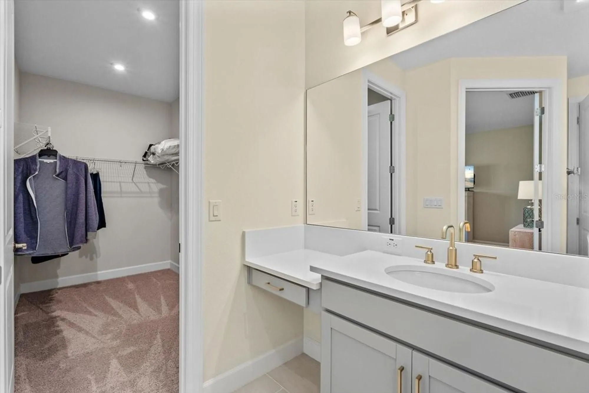 Property Slideshow image 25 of 54 | 11127 devonbridge dr, Palmetto, FL, 34221