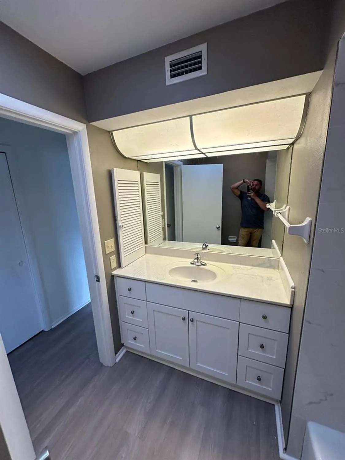 Property Slideshow image 9 of 14 | 3280 southfield ln 804, Sarasota, FL, 34239