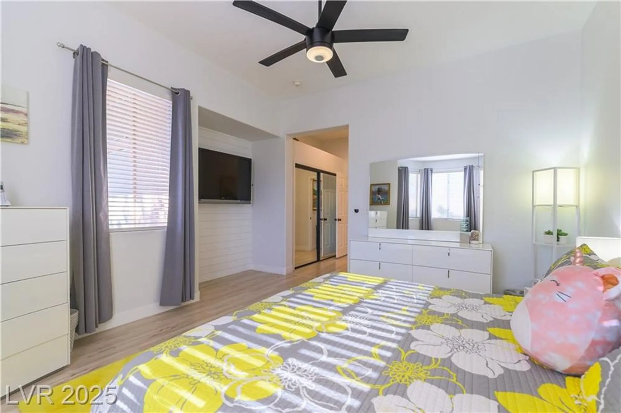 Property Slideshow image 10 of 27 | 2011 sun cliffs st, Las Vegas, NV, 89134