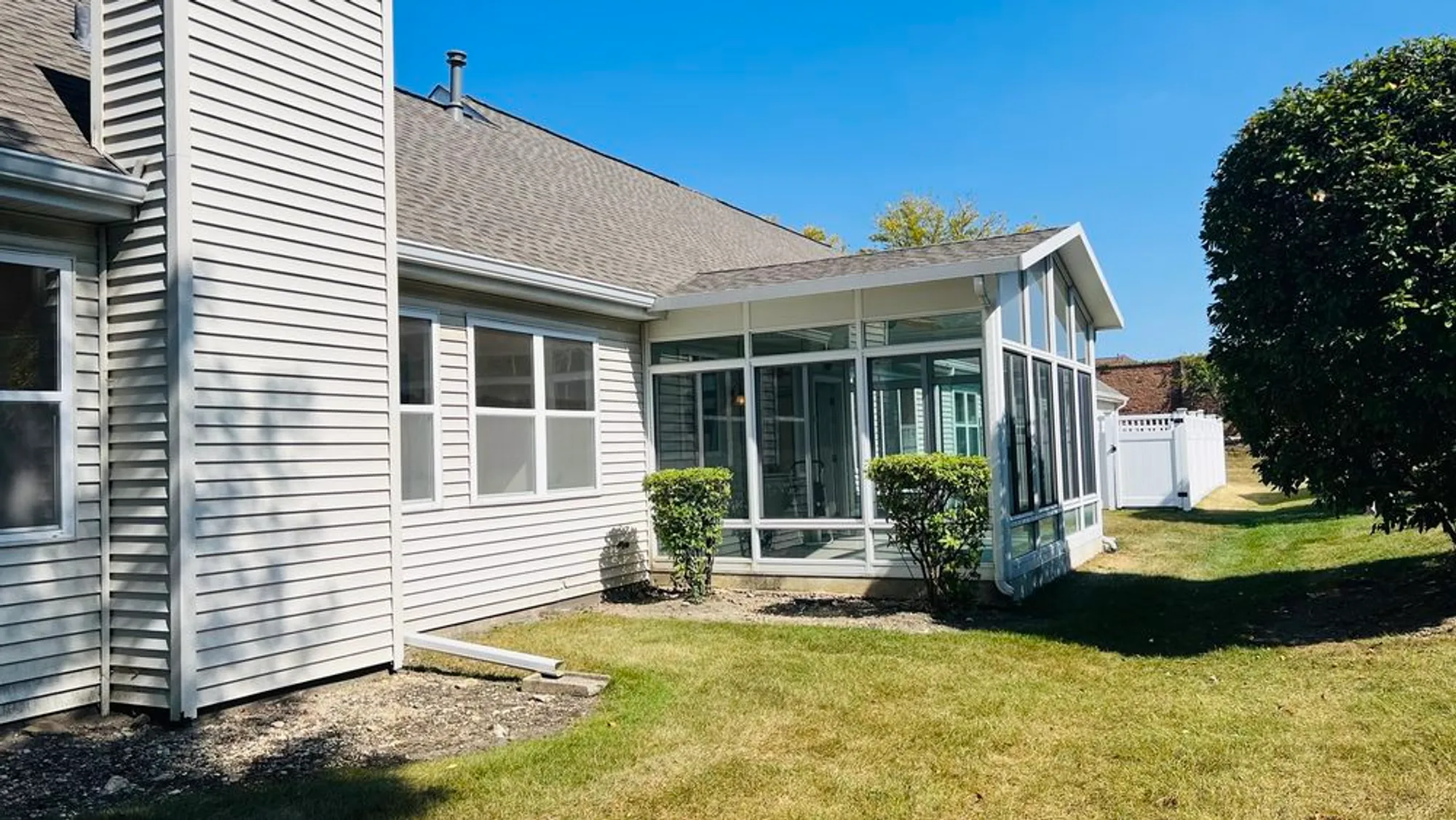 Property Slideshow image 14 of 18 | 20827 w honeysuckle ct, Plainfield, IL, 60544