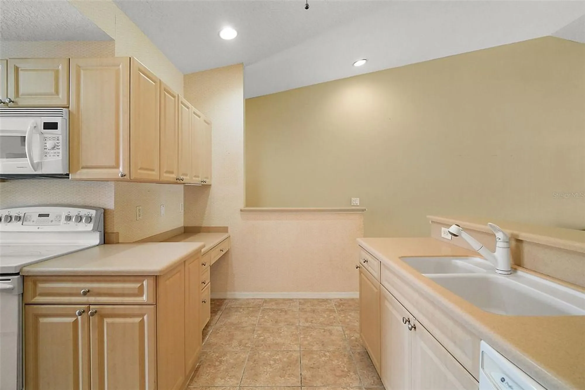 Property Slideshow image 14 of 33 | 5368 compass pt # 202, Oxford, FL, 34484