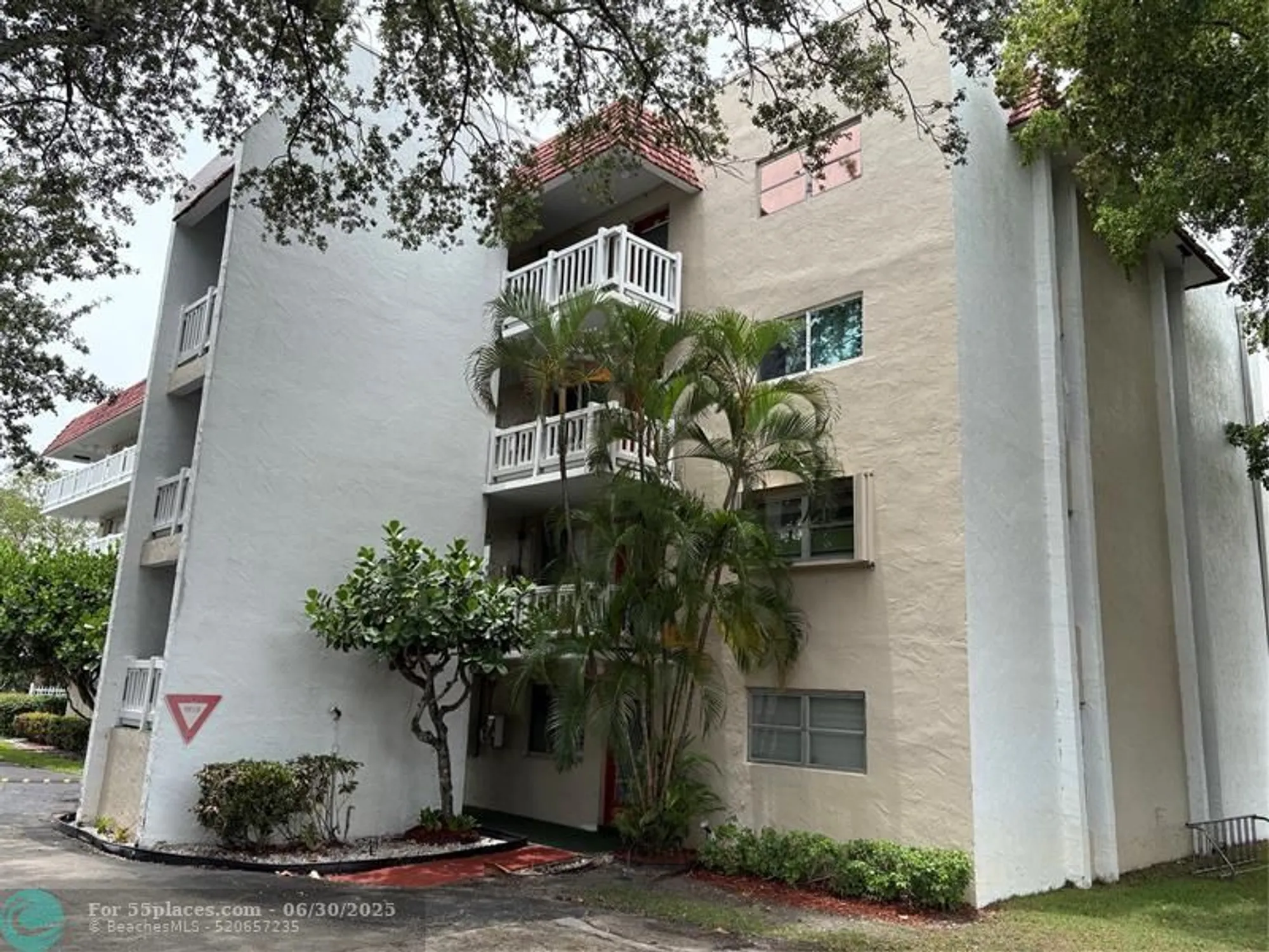 Property Slideshow image 16 of 17 | 3571 inverrary dr 209, Lauderhill, FL, 33319